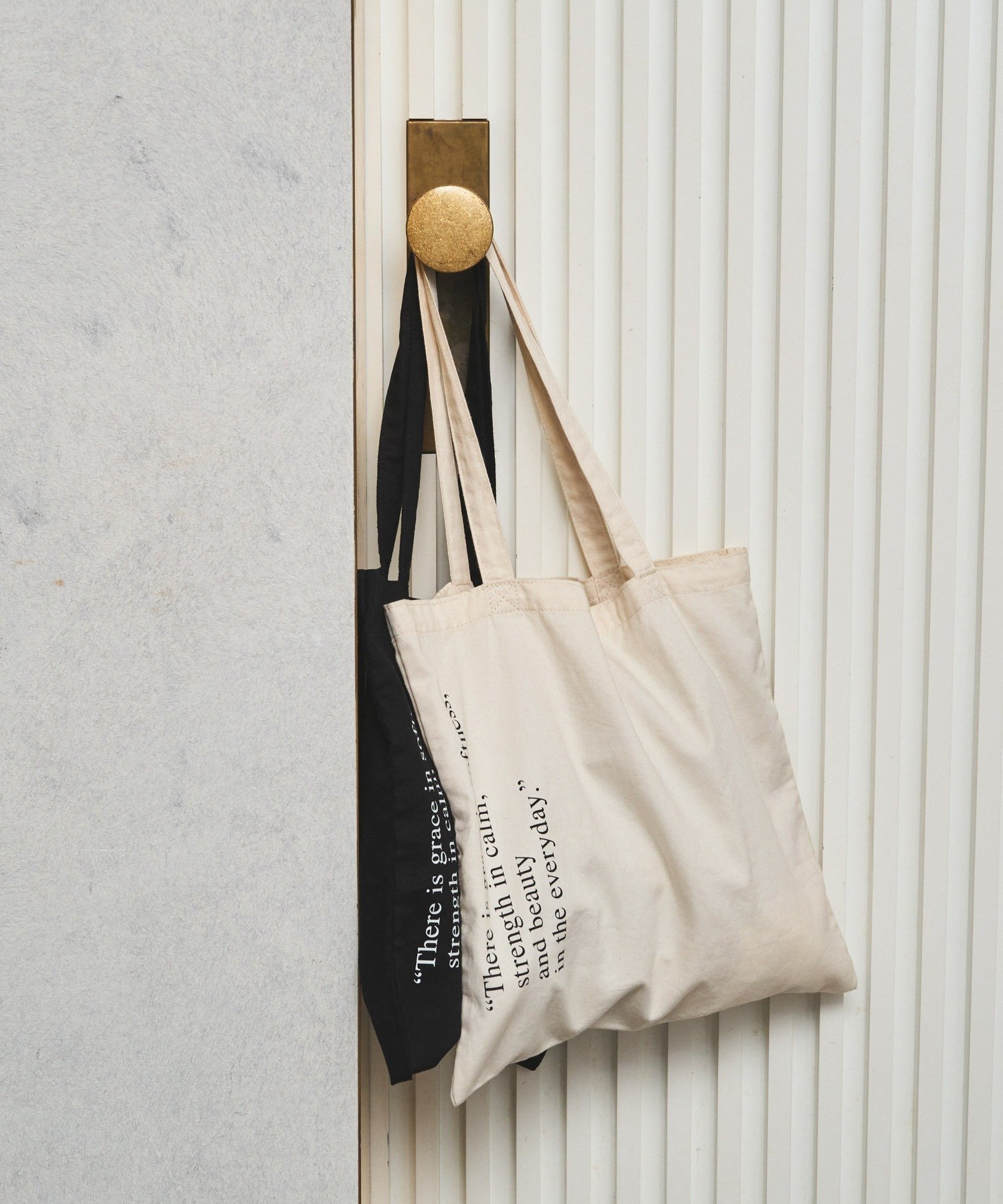 【ラシット/russet】のロゴトートバッグ 人気、トレンドファッション・服の通販 founy(ファニー) 　ファッション　Fashion　レディースファッション　Fashion for Women　バッグ　Bags　シンプル　Simple, Minimal　スマート　Smart, Elegant　フォルム　Silhouette, Form　ベーシック　Basic, Essential　ポケット　Pocket, Pocket Detail　モノトーン　Monotone, Black and White　日本製　Made In Japan　ビジネス 仕事 通勤　Business / Work / Commuting　2025年　2025　2025-2026秋冬・A/W　Autumn/Winter 2025–26 AW25–26　 other-1|ID: prp329100004822197 ipo3291000000035050805