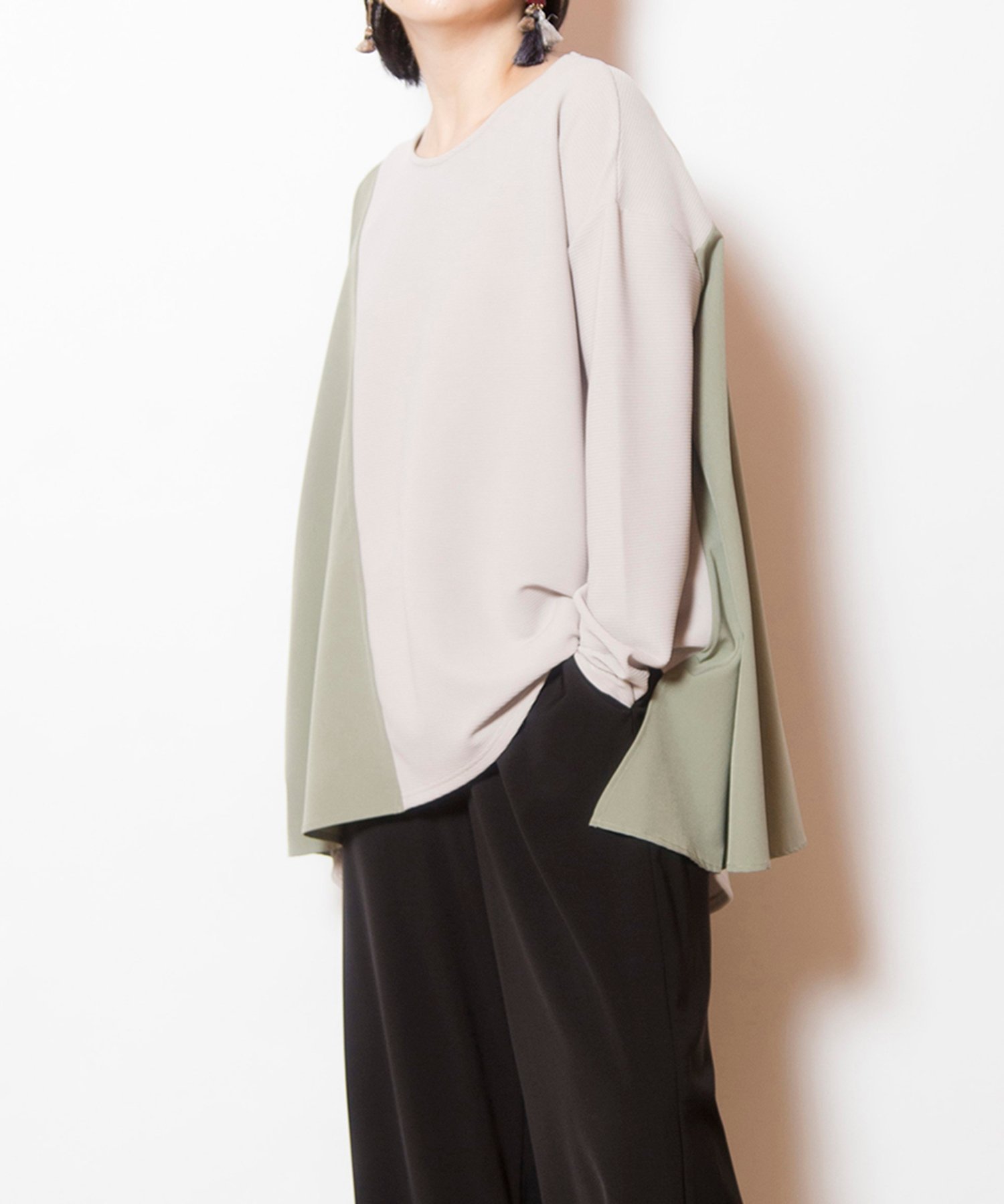 【オズモーシス/OSMOSIS】のアシンメトリー切替プルオーバー インテリア・キッズ・メンズ・レディースファッション・服の通販 founy(ファニー) 　ファッション　Fashion　レディースファッション　Fashion for Women　トップス・カットソー　Cut & Sew Tops　カジュアルプルオーバー・ニットトップス　Pullovers & Knit Tops / Casual Pullovers　アシンメトリー　Asymmetrical Style　カットソー　Cut and Sewn Top　スタンダード　Standard, Basic　再入荷　Restock / Back in Stock　切替　Switching, Contrast Panel　A/W・秋冬　Autumn/Winter　L.KHAKI|ID: prp329100004822220 ipo3291000000035051033