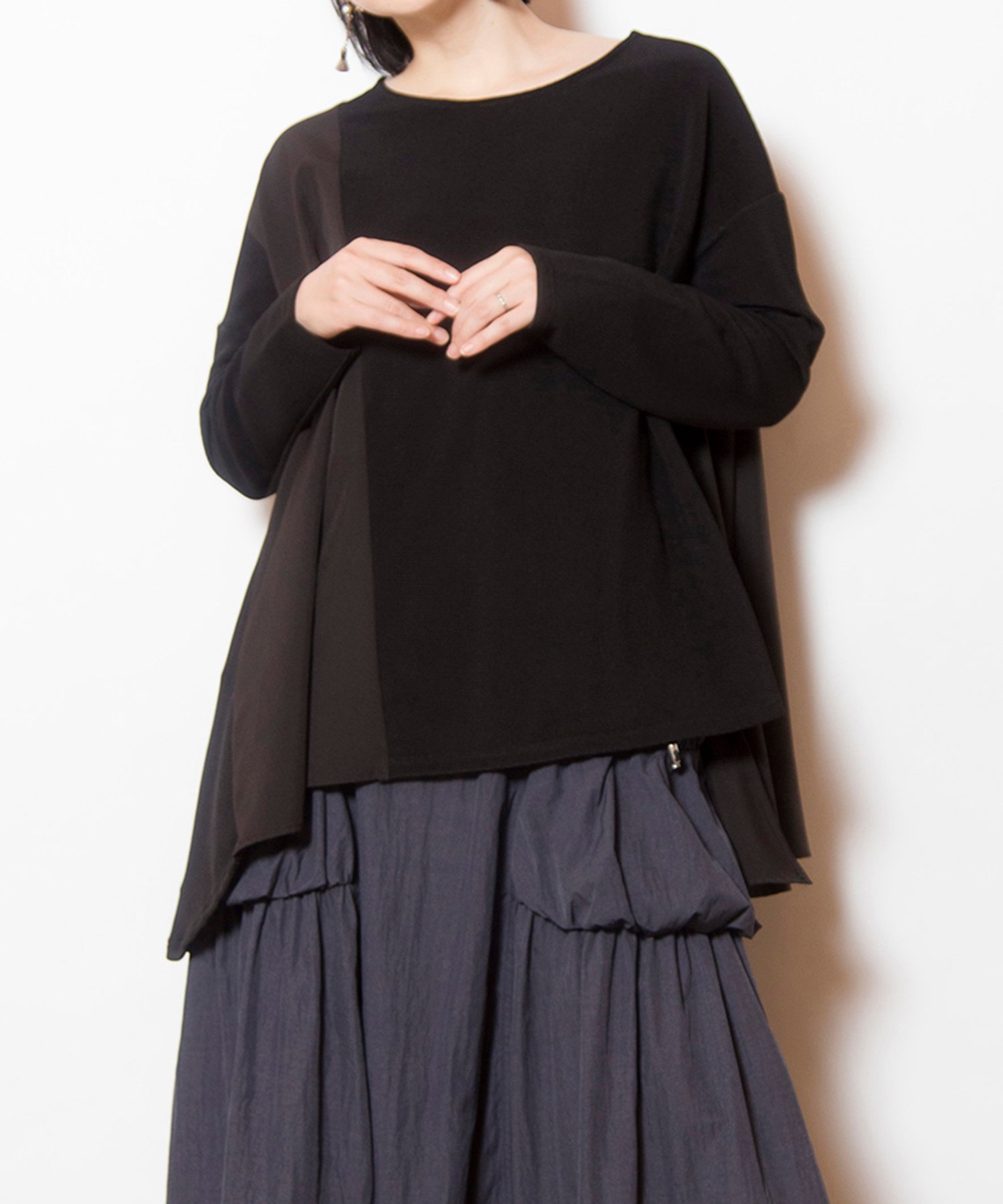 【オズモーシス/OSMOSIS】のアシンメトリー切替プルオーバー インテリア・キッズ・メンズ・レディースファッション・服の通販 founy(ファニー) 　ファッション　Fashion　レディースファッション　Fashion for Women　トップス・カットソー　Cut & Sew Tops　カジュアルプルオーバー・ニットトップス　Pullovers & Knit Tops / Casual Pullovers　アシンメトリー　Asymmetrical Style　カットソー　Cut and Sewn Top　スタンダード　Standard, Basic　再入荷　Restock / Back in Stock　切替　Switching, Contrast Panel　A/W・秋冬　Autumn/Winter　BLACK|ID: prp329100004822220 ipo3291000000035051034