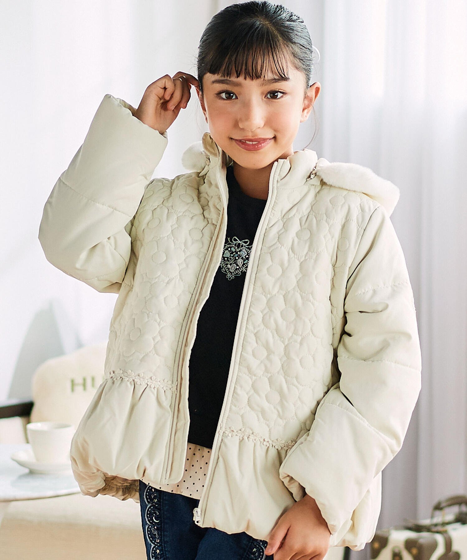 【ベベ オンライン ストア/BEBE ONLINE STORE / KIDS】のファー付きフードキルト中綿ジャケット(80~130cm) インテリア・キッズ・メンズ・レディースファッション・服の通販 founy(ファニー) 　ファッション　Fashion　キッズファッション　Fashion for Kids　秋　Autumn　キルト　Quilt, Quilted Fabric　ジャケット　Jacket, Outerwear　タフタ　Taffeta, Structured Fabric　チェック　Check, Plaid, Tartan　バルーン　Balloon, Balloon Silhouette　フレンチ　French, French Style　ミックス　Mix, Mixed Style　モチーフ　Motif, Design Theme　ループ　Loop, Loop Knit　レース　Lace, Lace Fabric　A/W・秋冬　Autumn/Winter　おすすめ　Recommended / Our Picks　エレガント 上品　Elegant　2025年　2025　2025-2026秋冬・A/W　Autumn/Winter 2025–26 AW25–26　オフホワイト|ID: prp329100004822741 ipo3291000000035063772