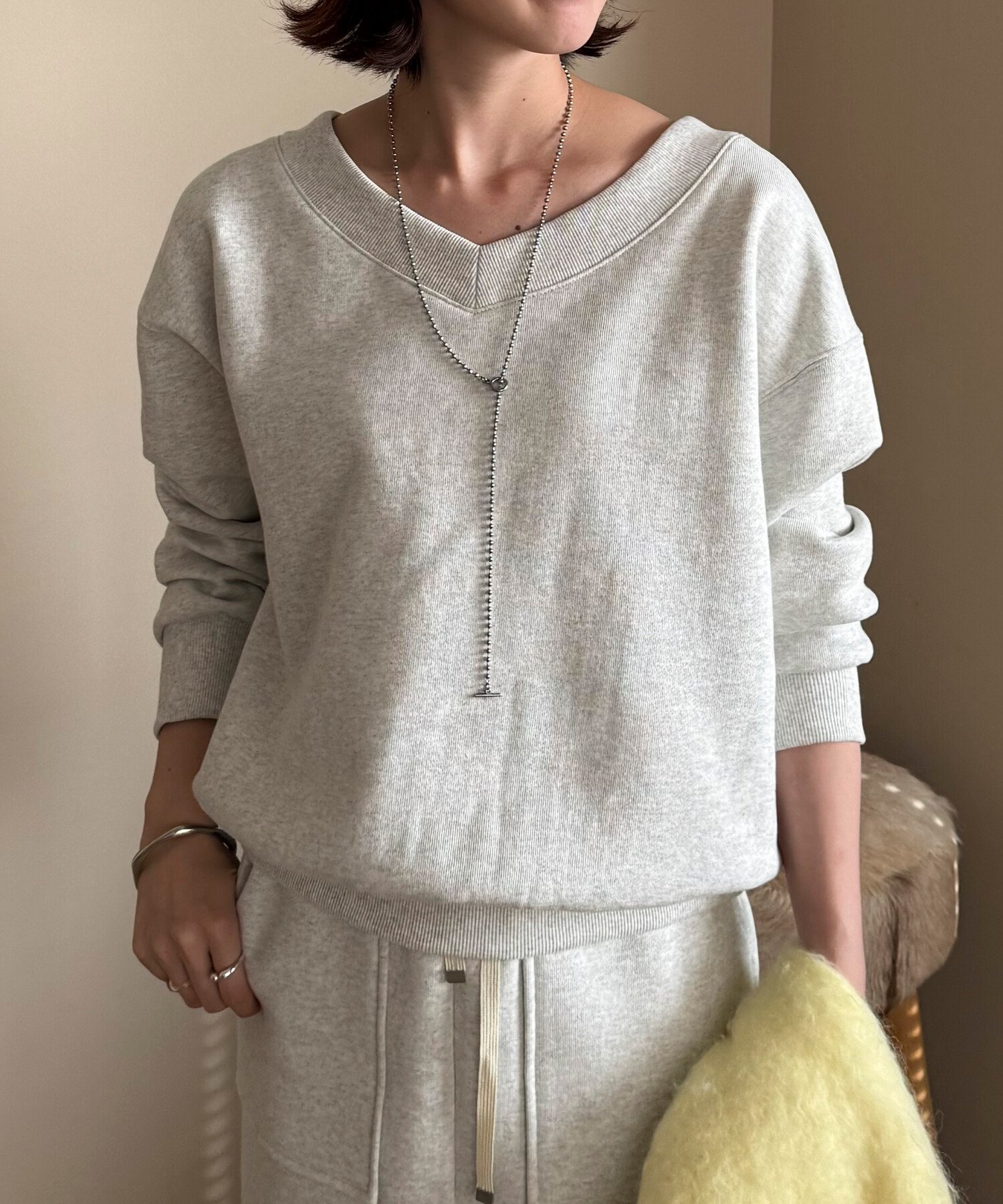 【ドゥ アルシーヴ/Doux archives】の裏起毛Vネック前後2WAYプルオーバー インテリア・キッズ・メンズ・レディースファッション・服の通販 founy(ファニー) 　ファッション　Fashion　レディースファッション　Fashion for Women　トップス・カットソー　Cut & Sew Tops　カジュアルプルオーバー・ニットトップス　Pullovers & Knit Tops / Casual Pullovers　Vネックトップス　V-Neck Tops / V-Cut Neckline Shirts　スウェット / スエット　Sweatshirt, Sweatwear　セットアップ　Set-Up, Coordinated Outfit　デコルテ　Décolleté, Neckline　ボトム　Bottoms, Lower Wear　OATMEAL|ID: prp329100004822769 ipo3291000000035064328