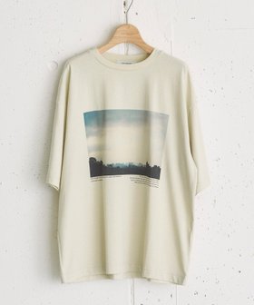 【ドゥ アルシーヴ/Doux archives】のフォトプリント半袖Tee 人気、トレンドファッション・服の通販 founy(ファニー) ファッション Fashion レディースファッション Fashion for Women トップス・カットソー Cut & Sew Tops ショルダー Shoulder, Shoulder Strap シンプル Simple, Minimal ドロップ Drop Shoulder, Dropped Style プリント Print, Printed Pattern 半袖 Short Sleeve, Half Sleeve |ID:prp329100004822791