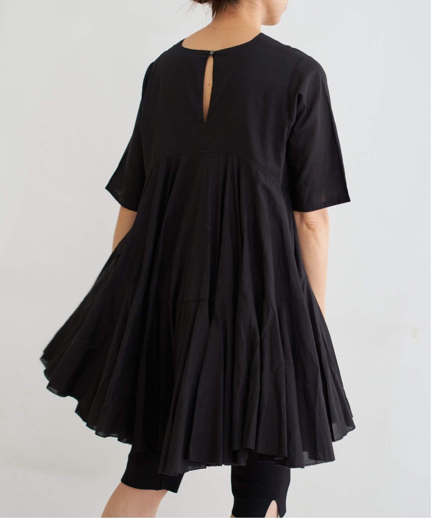 【イエナ/IENA】の《追加》AAYUSHI/アユーシ ボリュームフレアハーフスリーブワンピース インテリア・キッズ・メンズ・レディースファッション・服の通販 founy(ファニー) 　ファッション　Fashion　レディースファッション　Fashion for Women　ワンピース　Dresses　インド　Indian Textile　シンプル　Simple, Minimal　デニム　Denim, Jeans Material　バランス　Balance, Style Balance　フレア　Flare, Flared　フロント　Front, Front Design　レース　Lace, Lace Fabric　ロング　Long, Long-Length　ワーク　Workwear, Utility Style　ブラック|ID: prp329100004822941 ipo3291000000035068059