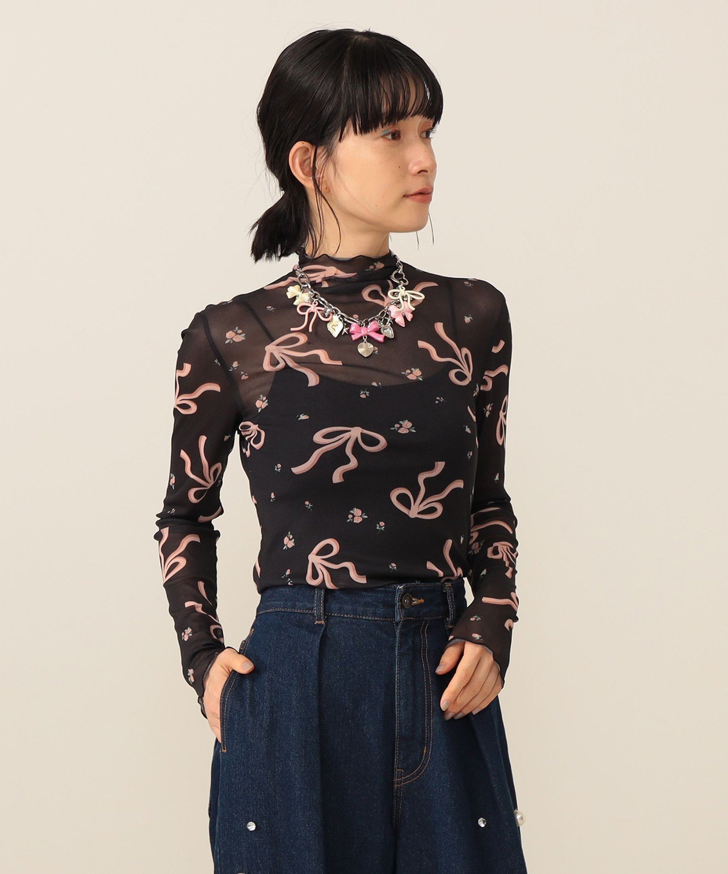 【カロリナ グレイサー/CAROLINA GLASER】のリボン プリント ロングスリーブ カットソー 重ね着 インナー インテリア・キッズ・メンズ・レディースファッション・服の通販 founy(ファニー) 　ファッション　Fashion　レディースファッション　Fashion for Women　トップス・カットソー　Cut & Sew Tops　カットソー・ベーシックTシャツ　Cut-and-Sewn Tops / Stretch Tees & Basics　インナー　Innerwear　カットソー　Cut and Sewn Top　キャミソール　Camisole, Spaghetti Strap Top　シアー　Sheer, See-Through　スタンダード　Standard, Basic　スリーブ　Sleeve, Long Sleeve / Short Sleeve　タンク　Tank Top, Sleeveless Top　トレンド　Trend, Trending Now　フラワー　Flower, Floral　プリント　Print, Printed Pattern　リボン　Ribbon, Bow　ロング　Long, Long-Length　おすすめ　Recommended / Our Picks　BLK×PNK|ID: prp329100004822979 ipo3291000000035068731