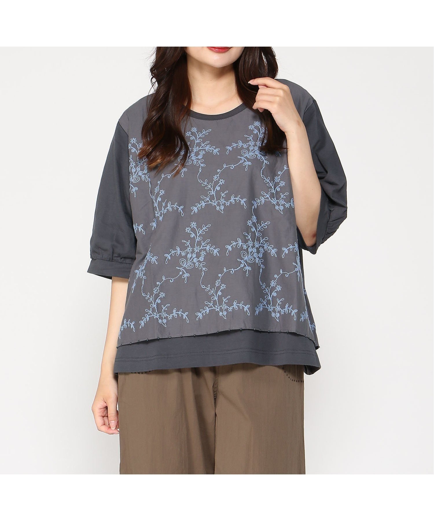 【スーパーハッカ/SUPER HAKKA】のコットンローンコード刺繍+ビーズ+天竺カットソー インテリア・キッズ・メンズ・レディースファッション・服の通販 founy(ファニー) 　ファッション　Fashion　レディースファッション　Fashion for Women　トップス・カットソー　Cut & Sew Tops　カットソー・ベーシックTシャツ　Cut-and-Sewn Tops / Stretch Tees & Basics　カットソー　Cut and Sewn Top　レーシー　Lacy, Lace-Like　グレー|ID: prp329100004822994 ipo3291000000035069111