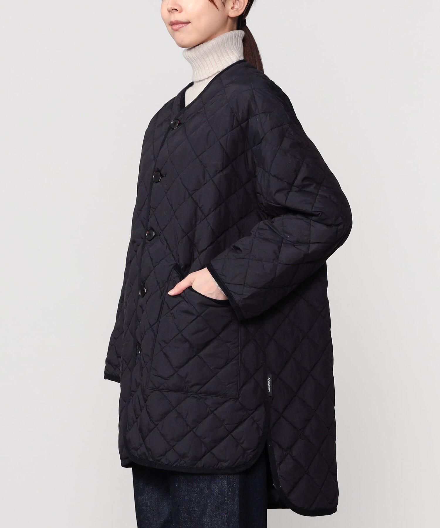 【ビショップ/Bshop】のナイロンタフタ キルトダウンカラーレスコート WOMEN 人気、トレンドファッション・服の通販 founy(ファニー) ファッション Fashion レディースファッション Fashion for Women アウター Coat / Outerwear Collection コート・ロングコート・ピーコート Long Coats, Peacoats & More キルティング Quilted, Quilting コーデュロイ Corduroy, Cord Fabric ショーツ Shorts, Short Pants スポーツ Sports, Activewear タフタ Taffeta, Structured Fabric ダウン Down, Puffer パイピング Piping, Trim Design パッチ Patch, Appliqué フロント Front, Front Design ポケット Pocket, Pocket Detail ミドル Middle Length, Mid Height 軽量 Lightweight, Ultra Light other-1|ID: prp329100004823007 ipo3291000000035069278