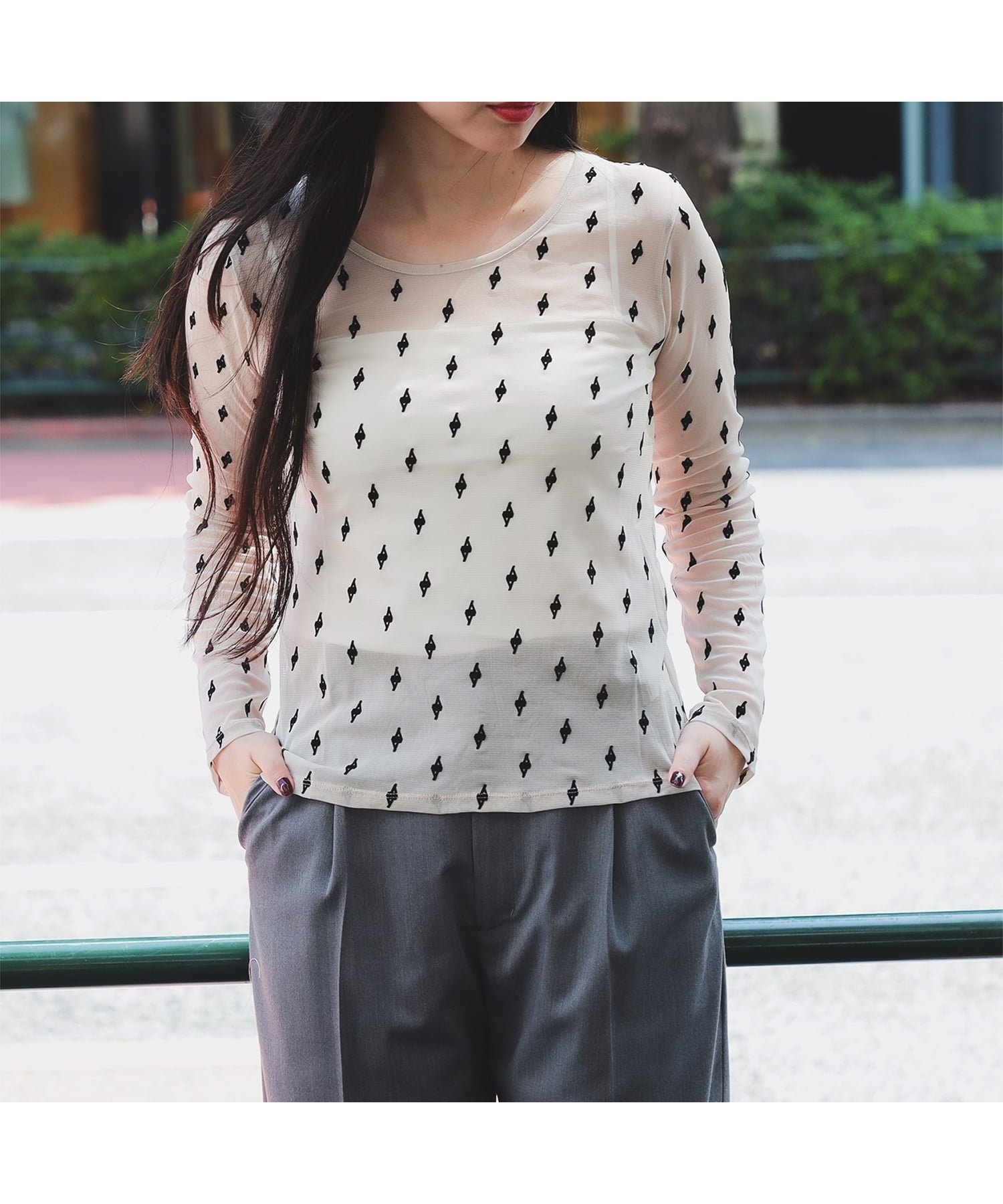 【ビームス ウイメン/BEAMS】の【透け感/重ね着/インナー/レイヤード】フロッキー プリント シアー ラウンドネック トップス インテリア・キッズ・メンズ・レディースファッション・服の通販 founy(ファニー) 　ファッション　Fashion　レディースファッション　Fashion for Women　トップス・カットソー　Cut & Sew Tops　インナー　Innerwear　キャミソール　Camisole, Spaghetti Strap Top　シアー　Sheer, See-Through　シンプル　Simple, Minimal　ジャケット　Jacket, Outerwear　タンク　Tank Top, Sleeveless Top　チュール　Tulip, Tulip Motif　トレンド　Trend, Trending Now　フィット　Fit, Slim Fit　プリント　Print, Printed Pattern　ラウンド　Round, Round Neck　おすすめ　Recommended / Our Picks　BEIGE|ID: prp329100004823063 ipo3291000000035070013