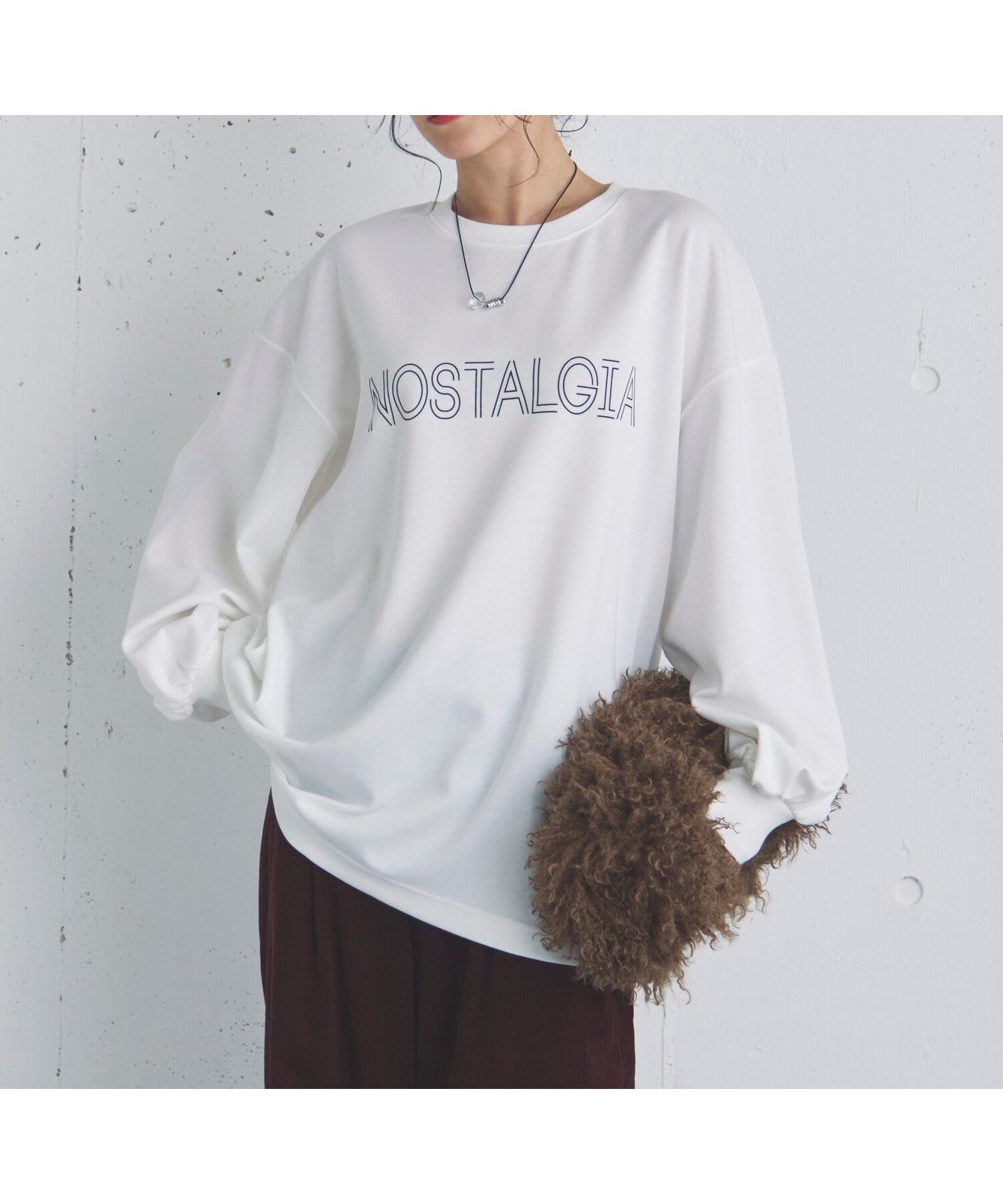 【ドゥ アルシーヴ/Doux archives】のオーバーロゴロンTee インテリア・キッズ・メンズ・レディースファッション・服の通販 founy(ファニー) 　ファッション　Fashion　レディースファッション　Fashion for Women　トップス・カットソー　Cut & Sew Tops　ロングTシャツ・Tシャツ　Longline T-Shirts & Tees　インナー　Innerwear　ショルダー　Shoulder, Shoulder Strap　シンプル　Simple, Minimal　ジャケット　Jacket, Outerwear　ドロップ　Drop Shoulder, Dropped Style　OFF WHITE|ID: prp329100004823068 ipo3291000000035070130