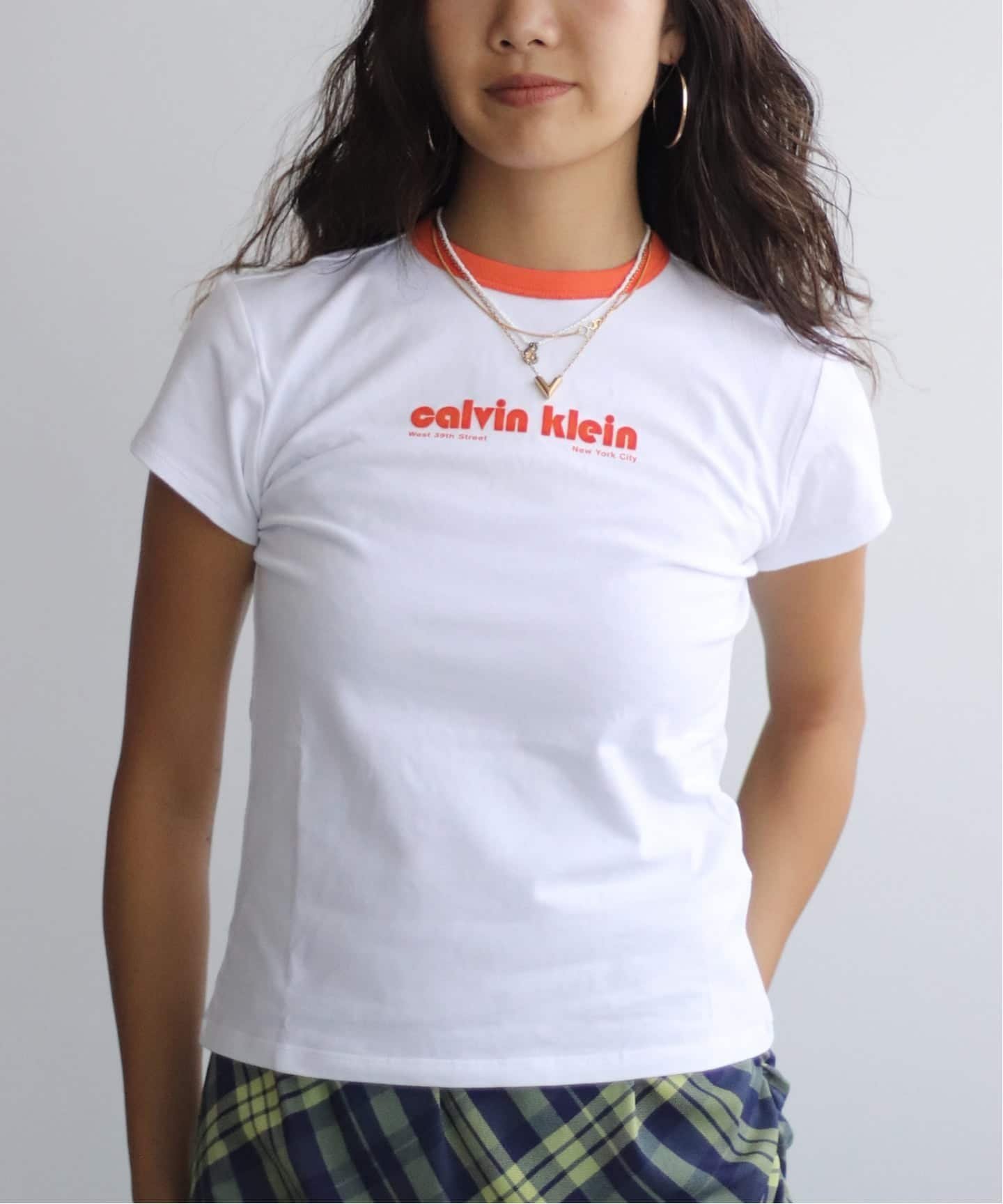 【ジョイントワークス/JOINT WORKS】のCalvin Klein /カルバン クライン SS RETRO LOGO GRAPHIC TEE インテリア・キッズ・メンズ・レディースファッション・服の通販 founy(ファニー) 　ファッション　Fashion　レディースファッション　Fashion for Women　アクセサリー　Fashion Accessories　ガーリー　Girly, Feminine Style　グラフィック　Graphic, Graphic Design　スマート　Smart, Elegant　デニム　Denim, Jeans Material　トリミング　Trimming, Decorative Edge　プリント　Print, Printed Pattern　ホワイト|ID: prp329100004823103 ipo3291000000035070791