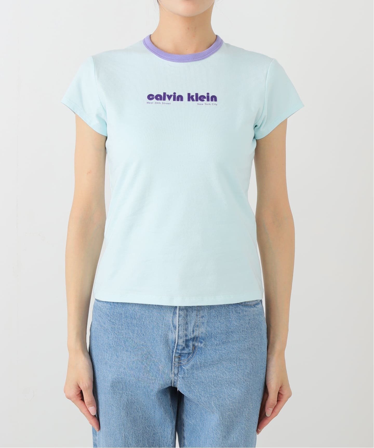 【ジョイントワークス/JOINT WORKS】のCalvin Klein /カルバン クライン SS RETRO LOGO GRAPHIC TEE インテリア・キッズ・メンズ・レディースファッション・服の通販 founy(ファニー) 　ファッション　Fashion　レディースファッション　Fashion for Women　アクセサリー　Fashion Accessories　ガーリー　Girly, Feminine Style　グラフィック　Graphic, Graphic Design　スマート　Smart, Elegant　デニム　Denim, Jeans Material　トリミング　Trimming, Decorative Edge　プリント　Print, Printed Pattern　サックスブルー B|ID: prp329100004823103 ipo3291000000035070793