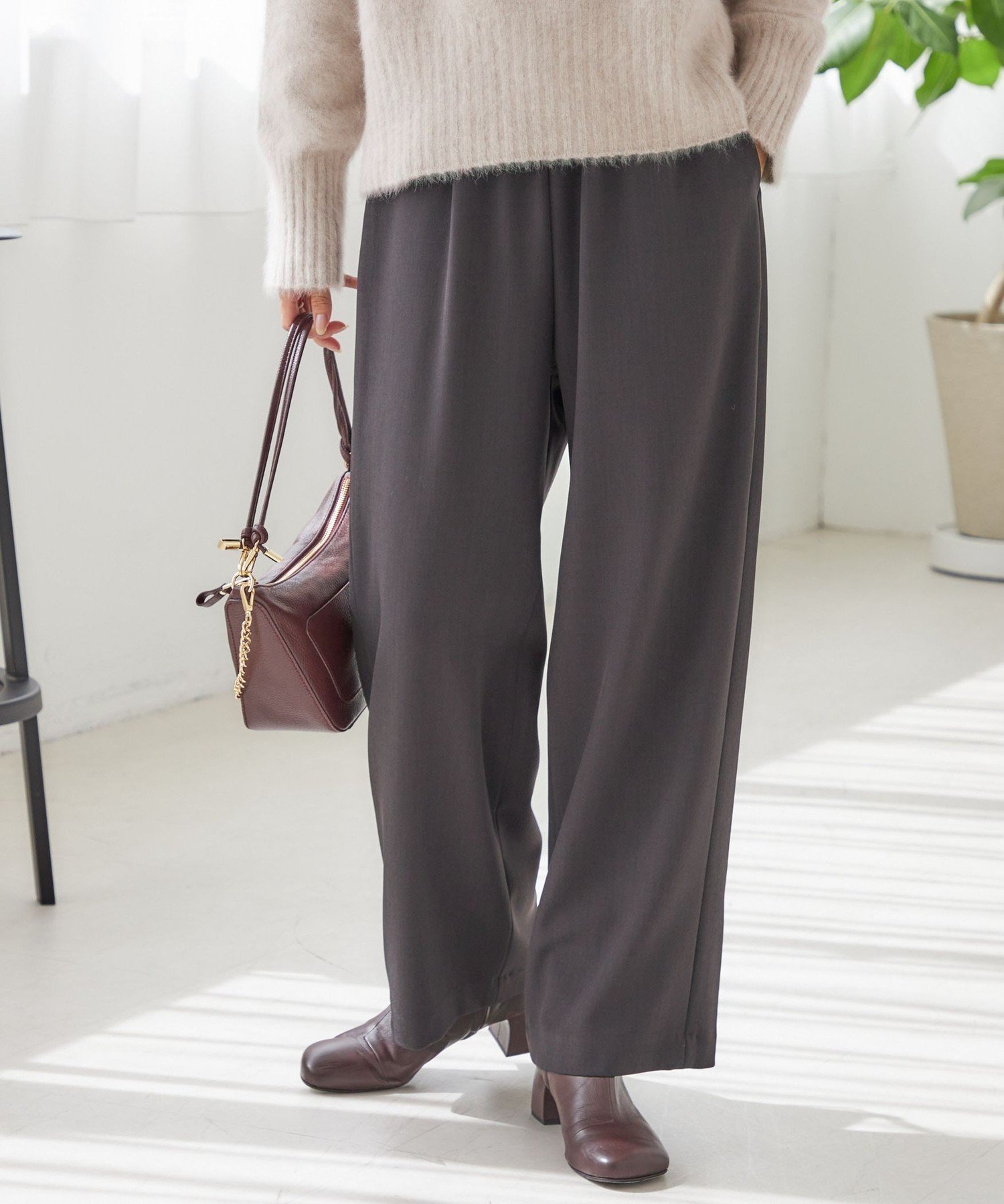 【シップス フォー ウィメン/SHIPS】のUVカット/防シワ加工 梳毛調 ストレッチ ドロスト パンツ インテリア・キッズ・メンズ・レディースファッション・服の通販 founy(ファニー) 　ファッション　Fashion　レディースファッション　Fashion for Women　パンツ　Pants & Trousers　カーディガン　Cardigan, Knitwear　ギャザー　Gathered, Ruffled　シンプル　Simple, Minimal　ストレッチ　Stretch, Stretchy Fabric　ストレート　Straight, Straight Cut　セーター　Sweater, Knitwear　タイツ　Tights, Legwear　ドレープ　Drape, Draping Fabric　ドローコード　Drawcord, Drawstring Cord　ポケット　Pocket, Pocket Detail　リラックス　Relax, Relaxed Fit　ワイド　Wide, Wide Fit　夏　Summer　2025年　2025　2025-2026秋冬・A/W　Autumn/Winter 2025–26 AW25–26　ダークグレー|ID: prp329100004823210 ipo3291000000035072156