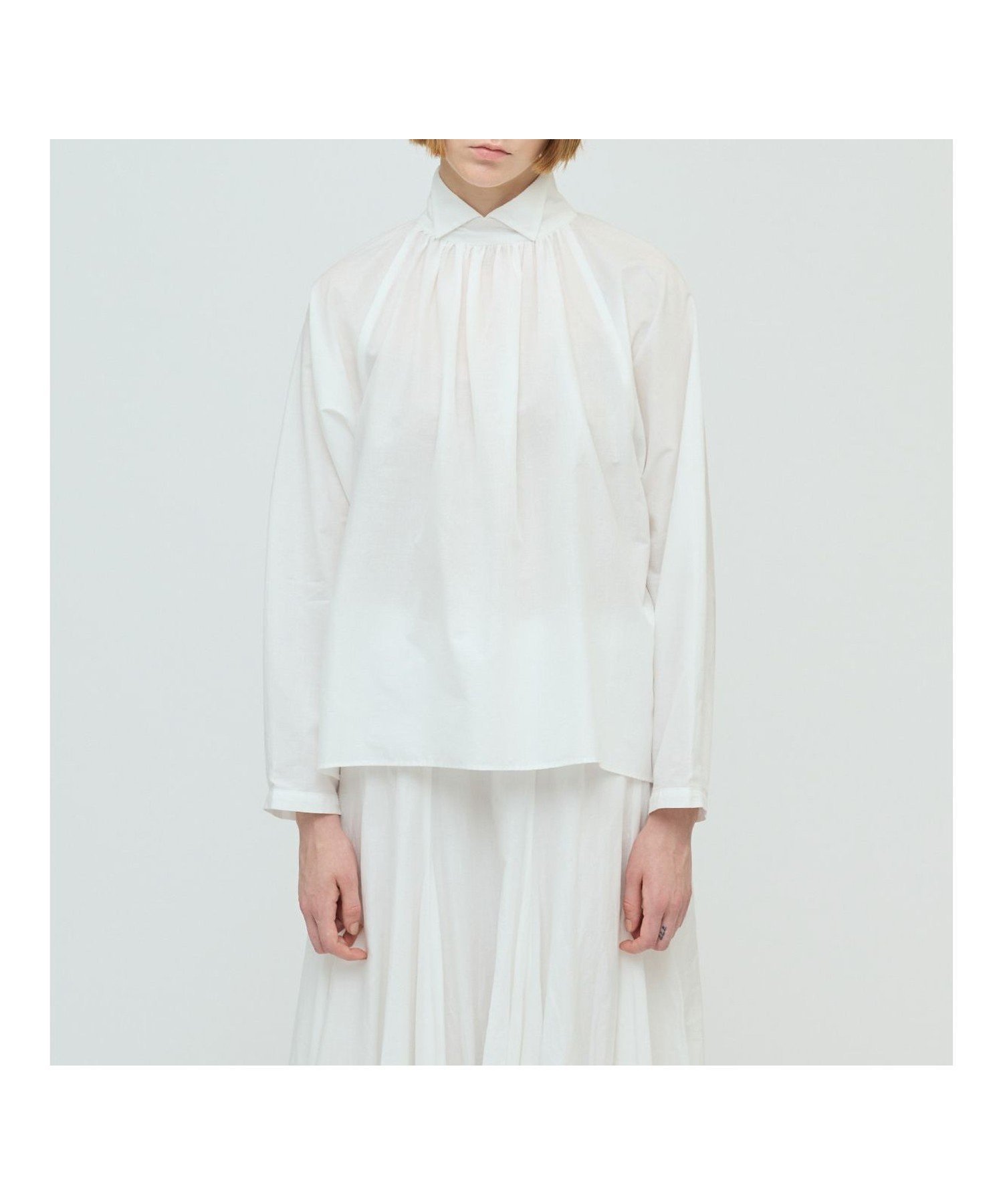 【マーコート/MARcourt】のmizuiro ind スタンドシャツカラーギャザーシャツ 人気、トレンドファッション・服の通販 founy(ファニー) 　ファッション　Fashion　レディースファッション　Fashion for Women　トップス・カットソー　Cut & Sew Tops　シャツ・ブラウス・オフィスカジュアル　Elegant Blouses & Button-Ups　ギャザー　Gathered, Ruffled　シンプル　Simple, Minimal　スタンド　Stand Collar, Upright Stand　フレア　Flare, Flared　ポケット　Pocket, Pocket Detail　人気　Popular, Best Seller　無地　Plain, Solid Color　長袖　Long Sleeve, Full Sleeve　 other-1|ID: prp329100004823247 ipo3291000000035072526