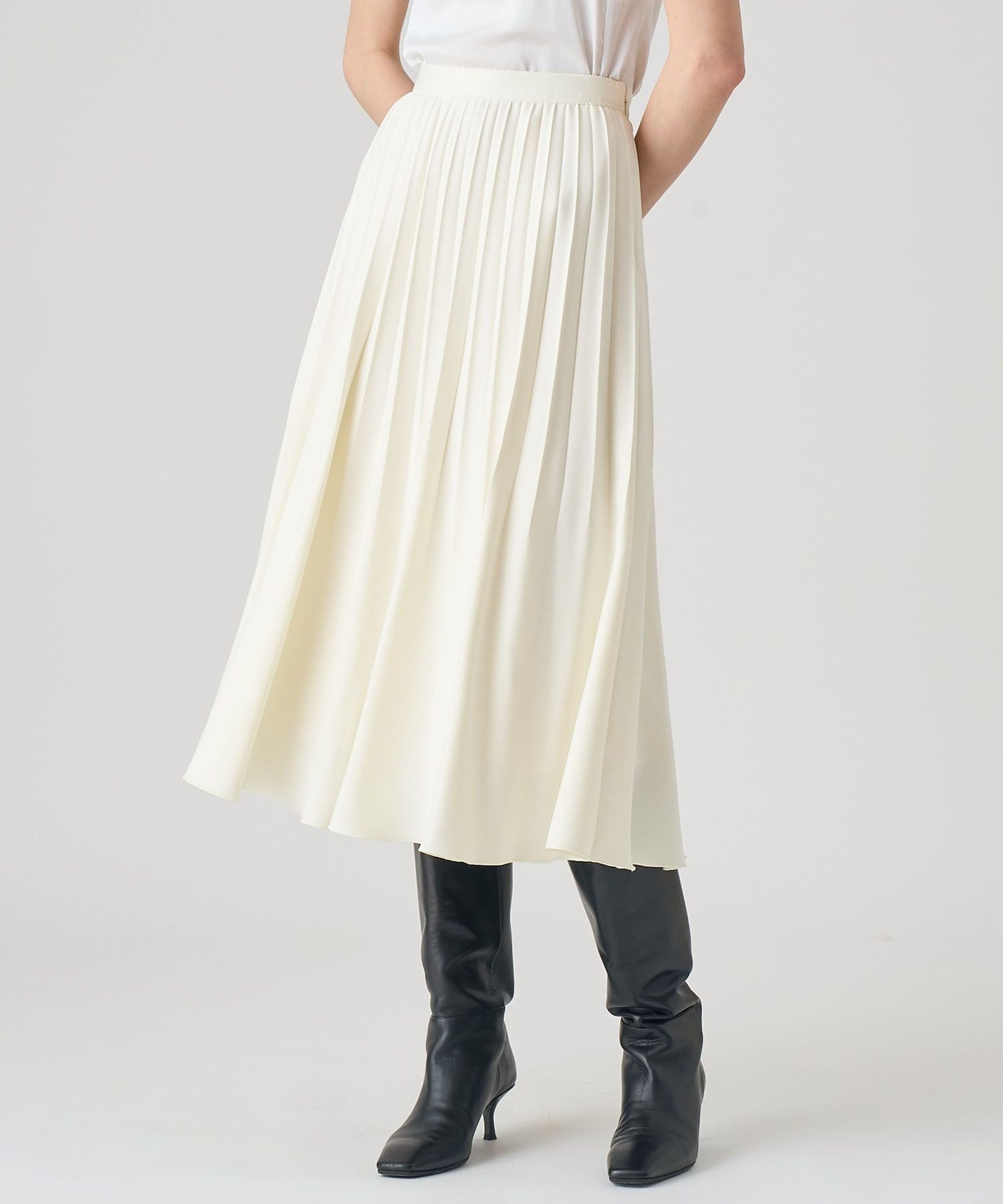 【アナイ/ANAYI】のフェイクスエードプリーツスカート インテリア・キッズ・メンズ・レディースファッション・服の通販 founy(ファニー) 　ファッション　Fashion　レディースファッション　Fashion for Women　スカート　Skirts　プリーツスカート / 上品フェミニンスタイル　Pleated Skirts　エレガント 上品　Elegant　スマート　Smart, Elegant　定番　Standard, Basic Item　フレア　Flare, Flared　プリーツ　Pleats, Pleated　A/W・秋冬　Autumn/Winter　再入荷　Restock / Back in Stock　ビジネス 仕事 通勤　Business / Work / Commuting　off white|ID: prp329100004823263 ipo3291000000035072649