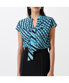 【ピンキーアンドダイアン/Pinky&Dianne】のジオメトリックプリントクロスリボンブラウス 人気、トレンドファッション・服の通販 founy(ファニー) ファッション Fashion レディースファッション Fashion for Women トップス・カットソー Cut & Sew Tops シャツ・ブラウス・オフィスカジュアル Elegant Blouses & Button-Ups カフス Cuff Design クラシカル Classical, Vintage-Inspired スタンダード Standard, Basic ストレッチ Stretch, Stretchy Fabric プリント Print, Printed Pattern リボン Ribbon, Bow |ID:prp329100004823278