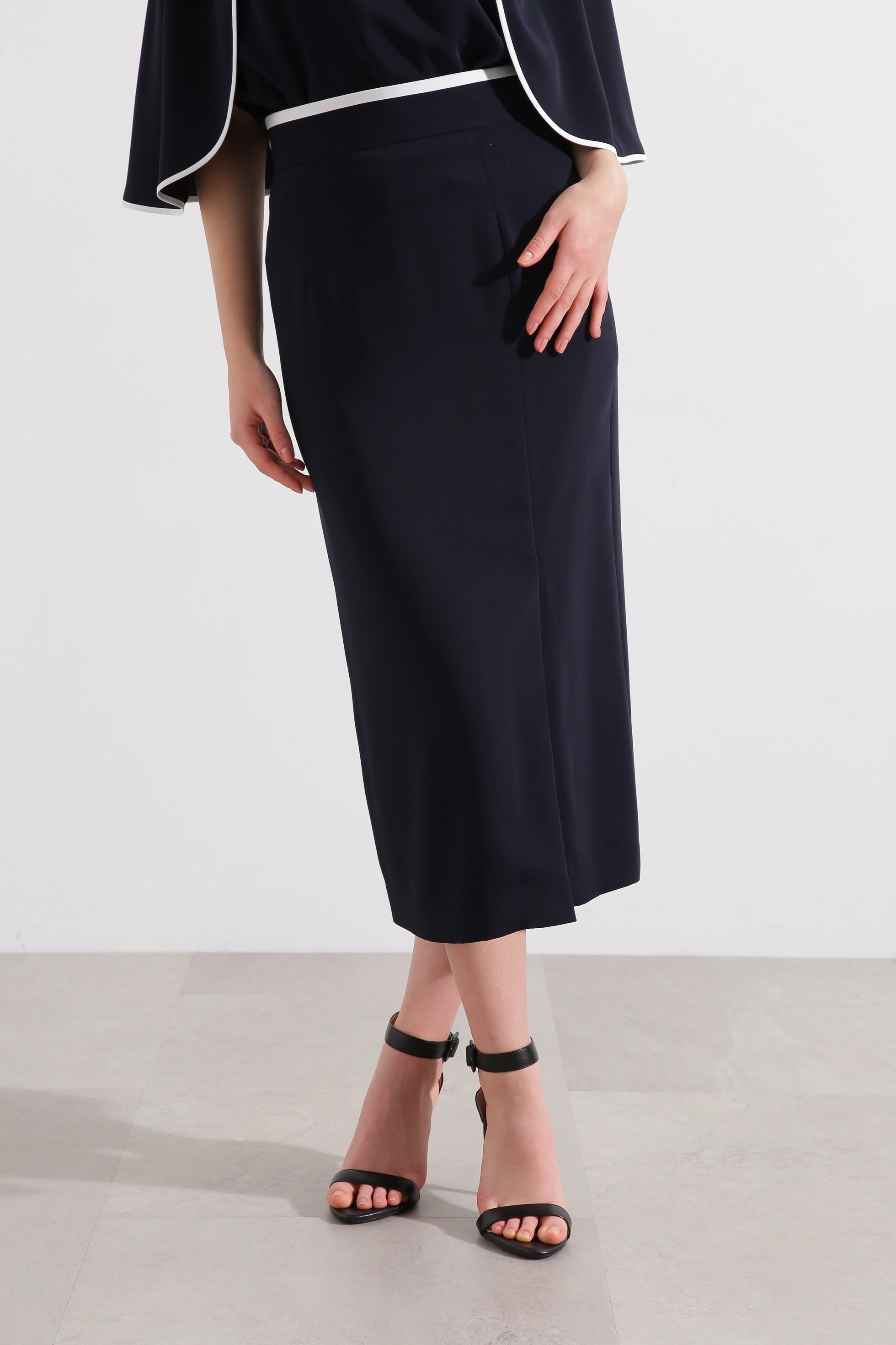 【ピンキーアンドダイアン/Pinky&Dianne】のバイカラータイトスカート インテリア・キッズ・メンズ・レディースファッション・服の通販 founy(ファニー) 　ファッション　Fashion　レディースファッション　Fashion for Women　スカート　Skirts　コンパクト　Compact, Small Size　スタンダード　Standard, Basic　ツイル　Twist, Twisted Detail　ラップ　Wrap, Wrap Design　エレガント 上品　Elegant　洗える　Machine Washable　ネイビー|ID: prp329100004823338 ipo3291000000035073470