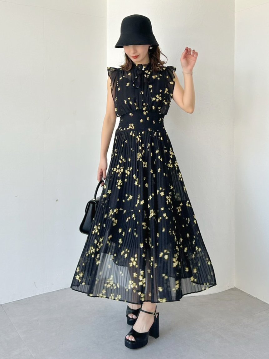 【スナイデル/SNIDEL】のSustainable20周年プリントワンピース インテリア・キッズ・メンズ・レディースファッション・服の通販 founy(ファニー) 　ファッション　Fashion　レディースファッション　Fashion for Women　ワンピース　Dresses　イエロー　Yellow　インナー　Innerwear　オレンジ　Orange　春　Spring　秋　Autumn　シャーリング　Shirring, Ruched　スマート　Smart, Elegant　ターコイズ　Turquoise, Blue-Green　人気　Popular, Best Seller　パープル　Purple, Violet　フラワー　Flower, Floral　フリル　Frill, Ruffle　プリント　Print, Printed Pattern　ペイズリー　Paisley, Ethnic Pattern　ボタニカル　Botanical, Floral Pattern　マーガレット　Marguerite, Daisy Pattern　ラベンダー　Lavender　冬　Winter / This Winter　夏　Summer　エレガント 上品　Elegant　S[919]|ID: prp329100004823398 ipo3291000000035074847