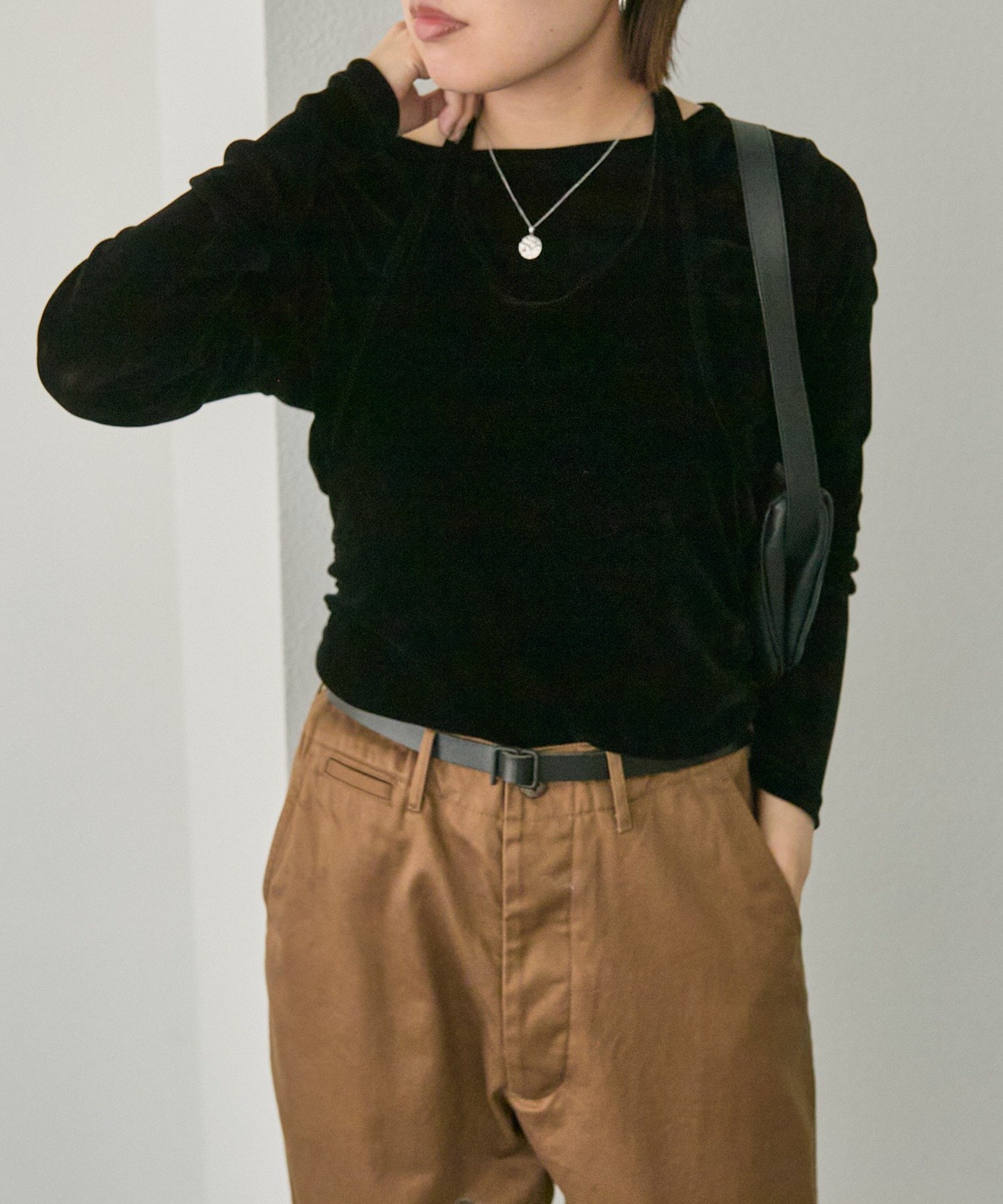 【イア パピヨネ/ear PAPILLONNER】のシアーベロアトップス【SUM1 STYLE(スミスタイル)】 インテリア・キッズ・メンズ・レディースファッション・服の通販 founy(ファニー) 　ファッション　Fashion　レディースファッション　Fashion for Women　トップス・カットソー　Cut & Sew Tops　ベロアトップス　Velour Tops / Velvet-Look Items　インナー　Innerwear　春　Spring　秋　Autumn　シンプル　Simple, Minimal　スラックス　Slacks, Dress Pants　デニム　Denim, Jeans Material　長袖　Long Sleeve, Full Sleeve　フォーマル　Formal, Dressy　ベスト　Vest, Waistcoat　ベロア　Velour, Soft Velvet　ブラック|ID: prp329100004823407 ipo3291000000035074903