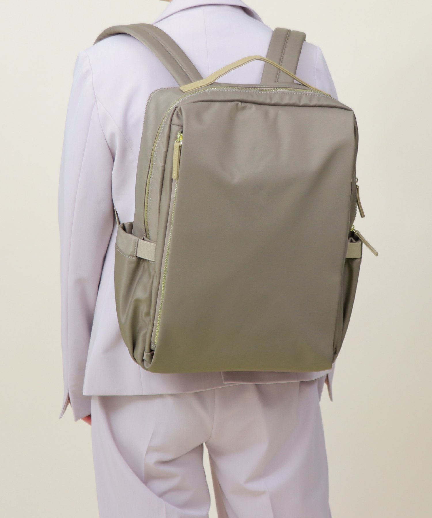 【ユナイテッド ベース/UNITED BASE】の【撥水 / 軽量】多機能 ナイロン バックパック リュック インテリア・キッズ・メンズ・レディースファッション・服の通販 founy(ファニー) 　ファッション　Fashion　レディースファッション　Fashion for Women　バッグ　Bags　クッション　Cushion, Throw Pillow　傘　Umbrella, Parasol　軽量　Lightweight, Ultra Light　ショルダー　Shoulder, Shoulder Strap　シンプル　Simple, Minimal　財布　Wallet, Purse　フェイクレザー　Faux Leather, PU Leather　ポケット　Pocket, Pocket Detail　リュック　Backpack, Rucksack　おすすめ　Recommended / Our Picks　旅行　Travel　ビジネス 仕事 通勤　Business / Work / Commuting　ダークベージュ|ID: prp329100004823441 ipo3291000000035075236