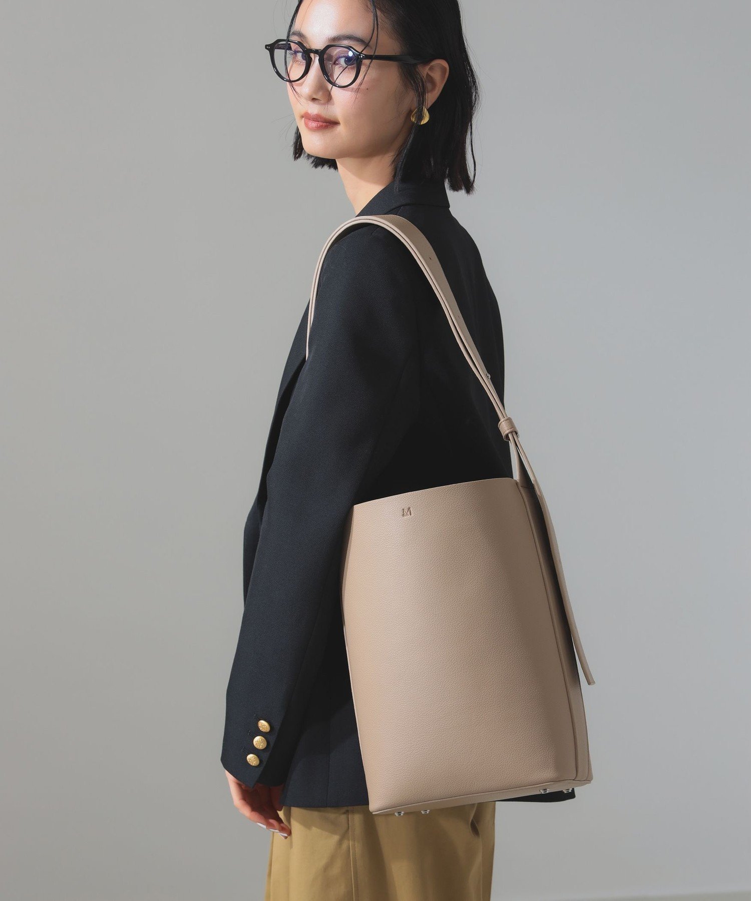 【デミルクス ビームス/Demi-Luxe BEAMS】のMyuQ / NEW JUNO mini ショルダートートバッグ インテリア・キッズ・メンズ・レディースファッション・服の通販 founy(ファニー) 　ファッション　Fashion　レディースファッション　Fashion for Women　バッグ　Bags　エレガント 上品　Elegant　コレクション　Collection, Seasonal Line　コンパクト　Compact, Small Size　シンプル　Simple, Minimal　ポケット　Pocket, Pocket Detail　ロンドン　London Style, British Inspired　別注BEIGE|ID: prp329100004823445 ipo3291000000035075277