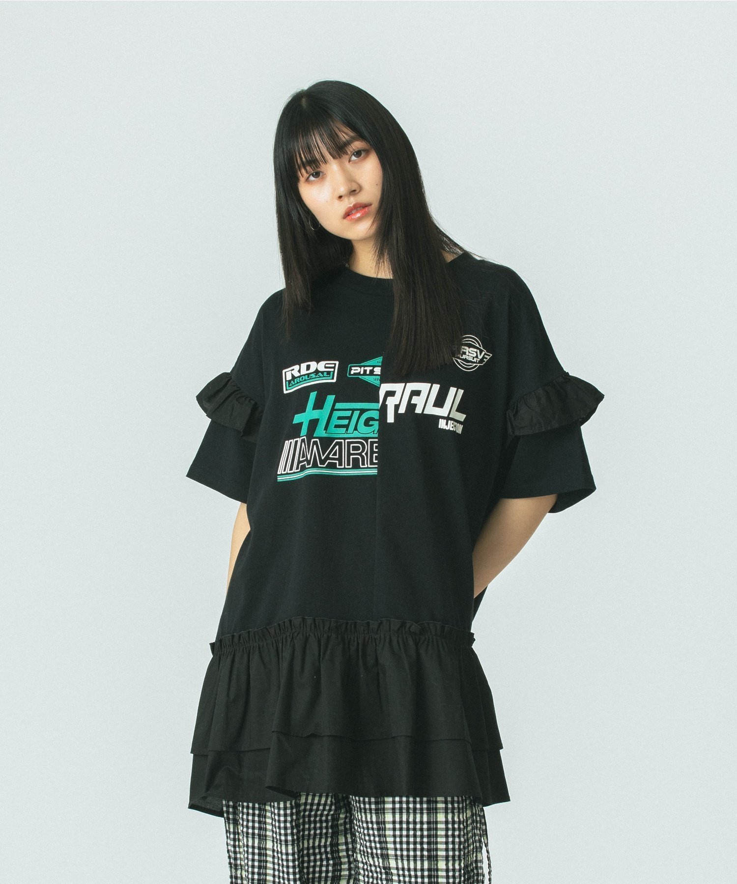 【ローズバッド/ROSE BUD】のREMAKE RUFFLE TOPS インテリア・キッズ・メンズ・レディースファッション・服の通販 founy(ファニー) 　ファッション　Fashion　レディースファッション　Fashion for Women　トップス・カットソー　Cut & Sew Tops　ラッフルトップス・フリルブラウス　Ruffle Tops / Frilled Blouses　カットソー　Cut and Sewn Top　スポーツ　Sports, Activewear　チュニック　Tunic, Long Top　フリル　Frill, Ruffle　プリント　Print, Printed Pattern　リメイク　Remake, Reconstructed　再入荷　Restock / Back in Stock　おすすめ　Recommended / Our Picks　BLACK|ID: prp329100004823484 ipo3291000000035075772