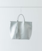 【ロデスコ/RODE SKO / URBAN RESEARCH】のタッセル軽量2WAYシンプルトートバッグ 人気、トレンドファッション・服の通販 founy(ファニー) ファッション Fashion レディースファッション Fashion for Women バッグ Bags 2025年 2025 2025-2026秋冬・A/W Autumn/Winter 2025–26 AW25–26 冬 Winter / This Winter おすすめ Recommended / Our Picks ショルダー Shoulder, Shoulder Strap シンプル Simple, Minimal スラックス Slacks, Dress Pants タッセル Tassel, Fringe チャーム Charm, Pendant デニム Denim, Jeans Material A/W・秋冬 Autumn/Winter 軽量 Lightweight, Ultra Light ビジネス 仕事 通勤 Business / Work / Commuting thumbnail シルバー|ID: prp329100004823485 ipo3291000000035075805