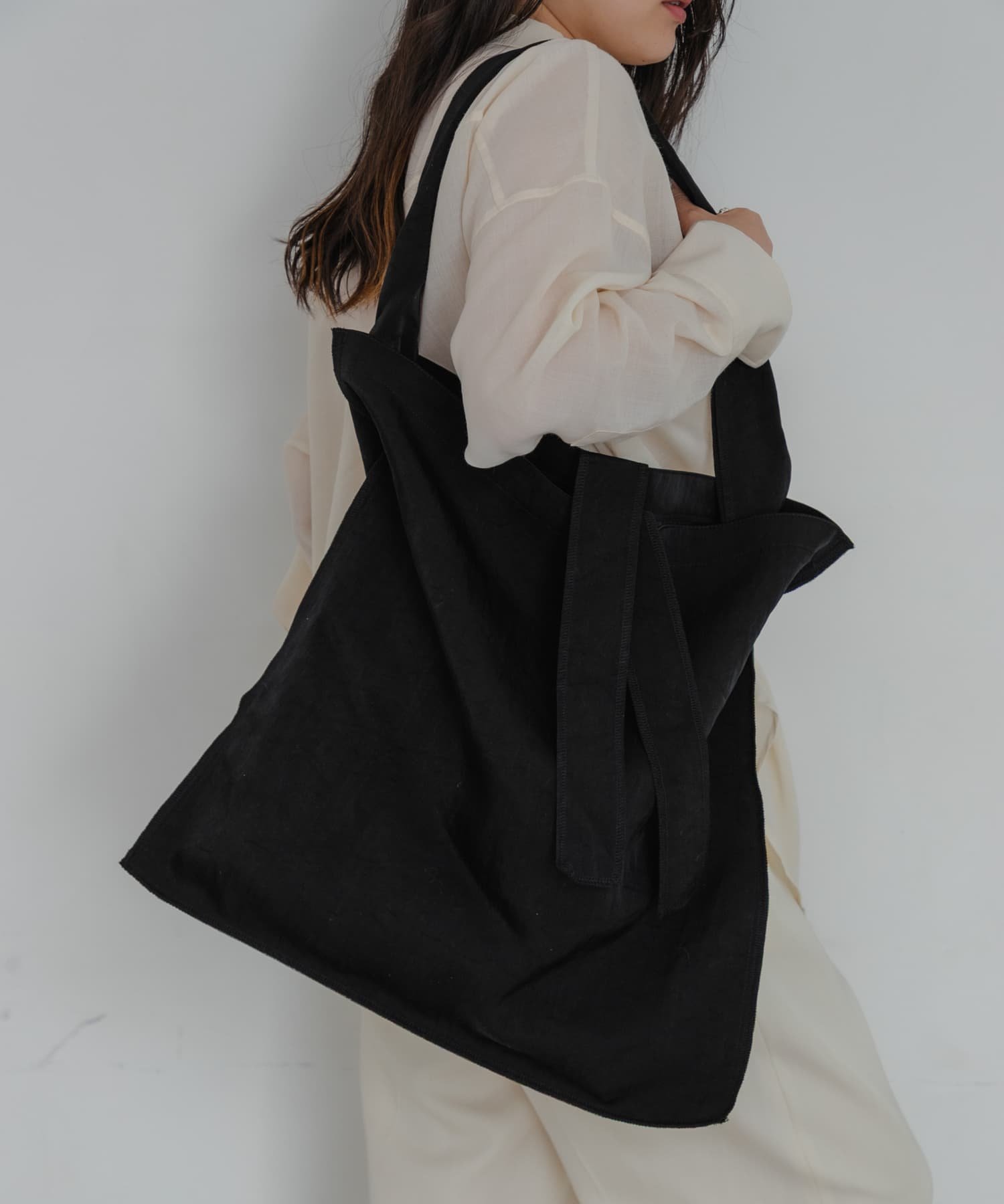 【アーバンリサーチ/URBAN RESEARCH】の『一部別注カラー』ITTI MARY INSIDE OUT TOTE- L インテリア・キッズ・メンズ・レディースファッション・服の通販 founy(ファニー) 　ファッション　Fashion　レディースファッション　Fashion for Women　バッグ　Bags　ショルダー　Shoulder, Shoulder Strap　シンプル　Simple, Minimal　別注　Limited Edition, Custom Order　ミリタリー　Military, Army Style　ラグジュアリー　Luxury, Elegant　ワンポイント　One Point, Statement Accent　S/S・春夏　SS, Spring/Summer, Warm Season　夏　Summer　2026年　2026　ブラック|ID: prp329100004823486 ipo3291000000035075812