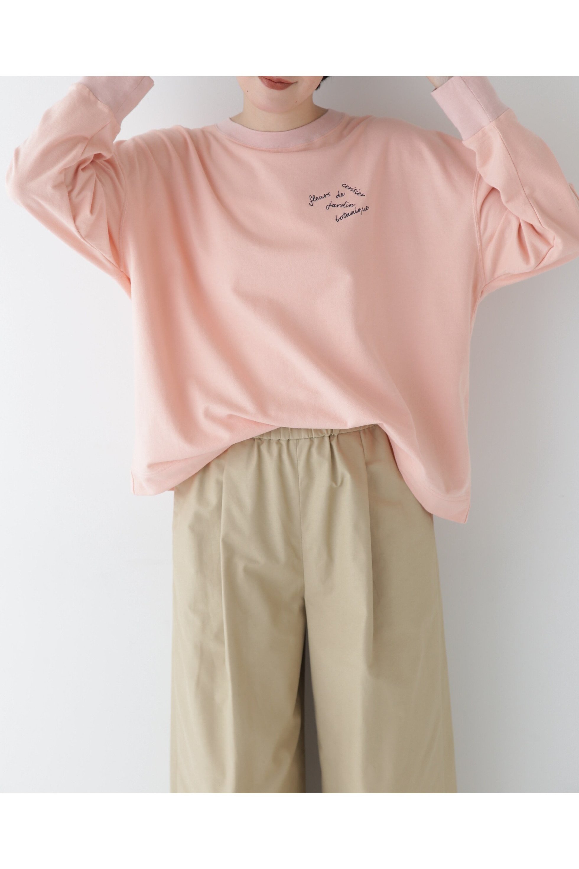 【ヒューマンウーマン/HUMAN WOMAN】のミニ裏毛ロゴトレーナー インテリア・キッズ・メンズ・レディースファッション・服の通販 founy(ファニー) 　ファッション　Fashion　レディースファッション　Fashion for Women　おすすめ　Recommended / Our Picks　インナー　Innerwear　カーディガン　Cardigan, Knitwear　ジャケット　Jacket, Outerwear　スウェット / スエット　Sweatshirt, Sweatwear　ダウン　Down, Puffer　トレーナー　Sweatshirt, Trainer　ボトム　Bottoms, Lower Wear　ランダム　Random, Irregular　リラックス　Relax, Relaxed Fit　ピンク|ID: prp329100004823554 ipo3291000000035076583