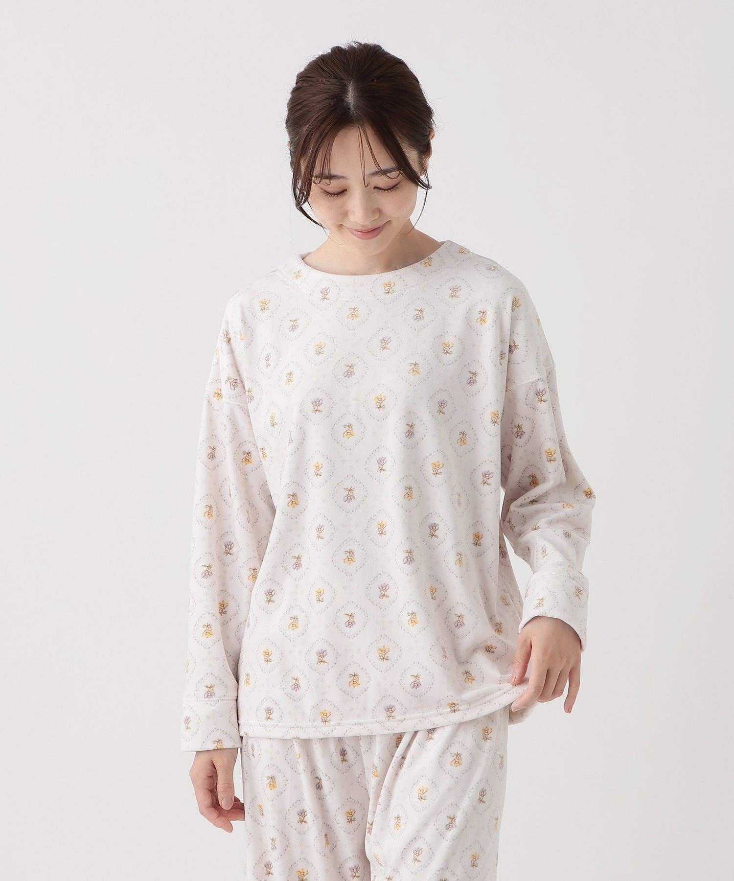 【アフタヌーンティー リビング/Afternoon Tea LIVING】のストレッチベロアパジャマセット インテリア・キッズ・メンズ・レディースファッション・服の通販 founy(ファニー) 　ファッション　Fashion　レディースファッション　Fashion for Women　トップス・カットソー　Cut & Sew Tops　ベロアトップス　Velour Tops / Velvet-Look Items　おすすめ　Recommended / Our Picks　なめらか　Smooth, Silky Texture　ドローコード　Drawcord, Drawstring Cord　パジャマ　Pajamas, Sleepwear　ベロア　Velour, Soft Velvet　ワーク　Workwear, Utility Style　パープル|ID: prp329100004823569 ipo3291000000035076758