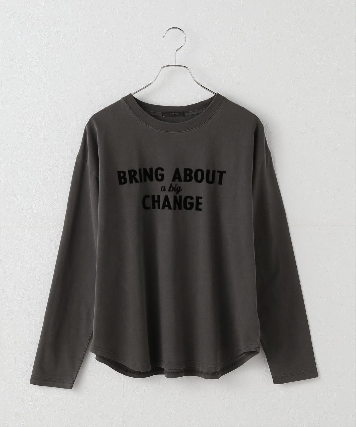 【ジャーナルスタンダード/JOURNAL STANDARD】のピグメントフロッキーロゴロンT インテリア・キッズ・メンズ・レディースファッション・服の通販 founy(ファニー) 　ファッション　Fashion　レディースファッション　Fashion for Women　トップス・カットソー　Cut & Sew Tops　ロングTシャツ・Tシャツ　Longline T-Shirts & Tees　インナー　Innerwear　スマート　Smart, Elegant　ロング　Long, Long-Length　ブラック A|ID: prp329100004823596 ipo3291000000035076993