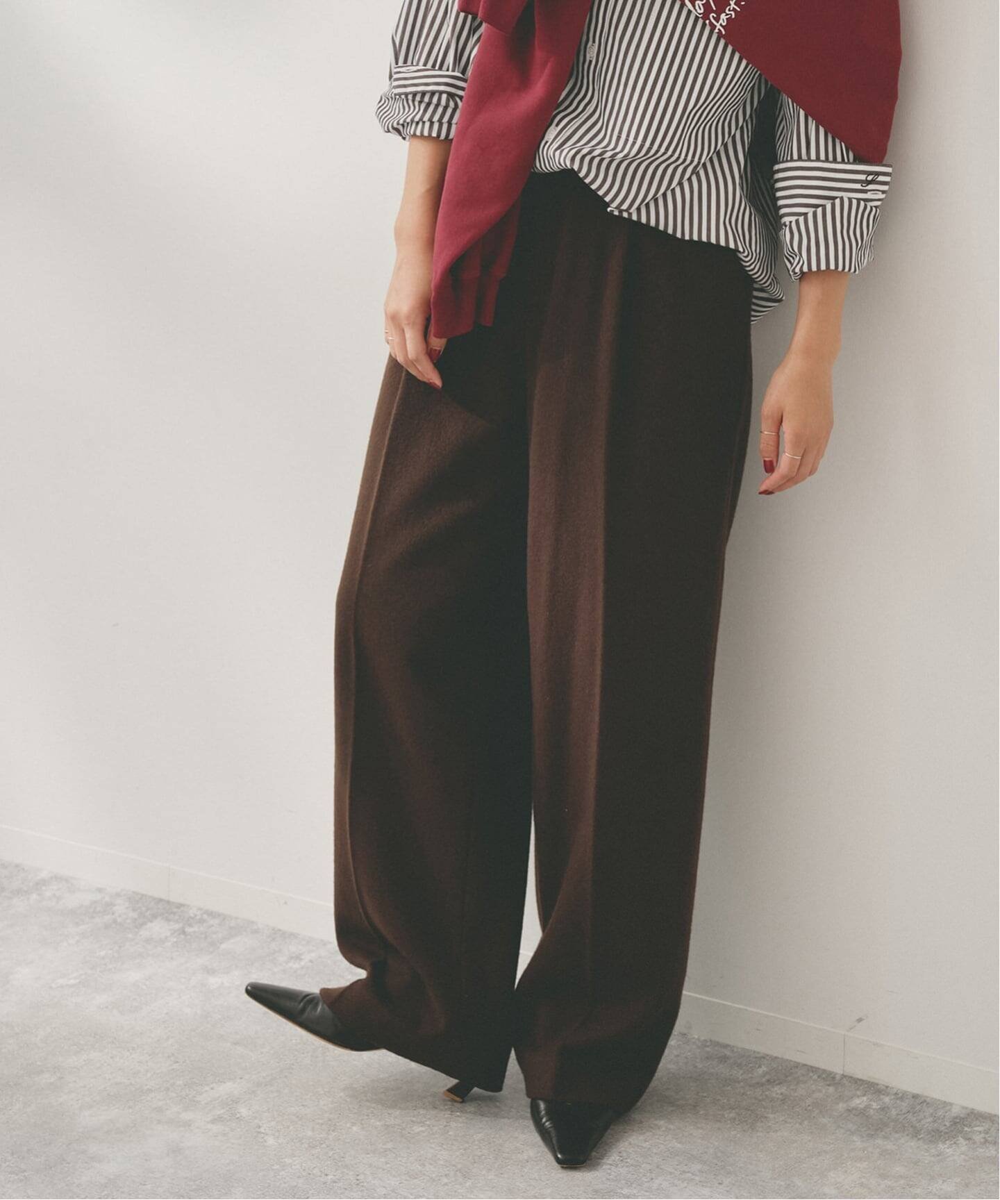 【スピック&スパン/Spick & Span】のHiguchi*Sビーバーストレートタックパンツ インテリア・キッズ・メンズ・レディースファッション・服の通販 founy(ファニー) 　ファッション　Fashion　レディースファッション　Fashion for Women　パンツ　Pants & Trousers　アクリル　Acrylic Material　コレクション　Collection, Seasonal Line　シンプル　Simple, Minimal　ジャケット　Jacket, Outerwear　ストレート　Straight, Straight Cut　センター　Center, Center Line　フィット　Fit, Slim Fit　マフラー　Scarf, Muffler　リラックス　Relax, Relaxed Fit　A/W・秋冬　Autumn/Winter　エレガント 上品　Elegant　ブラウン|ID: prp329100004823629 ipo3291000000035077283