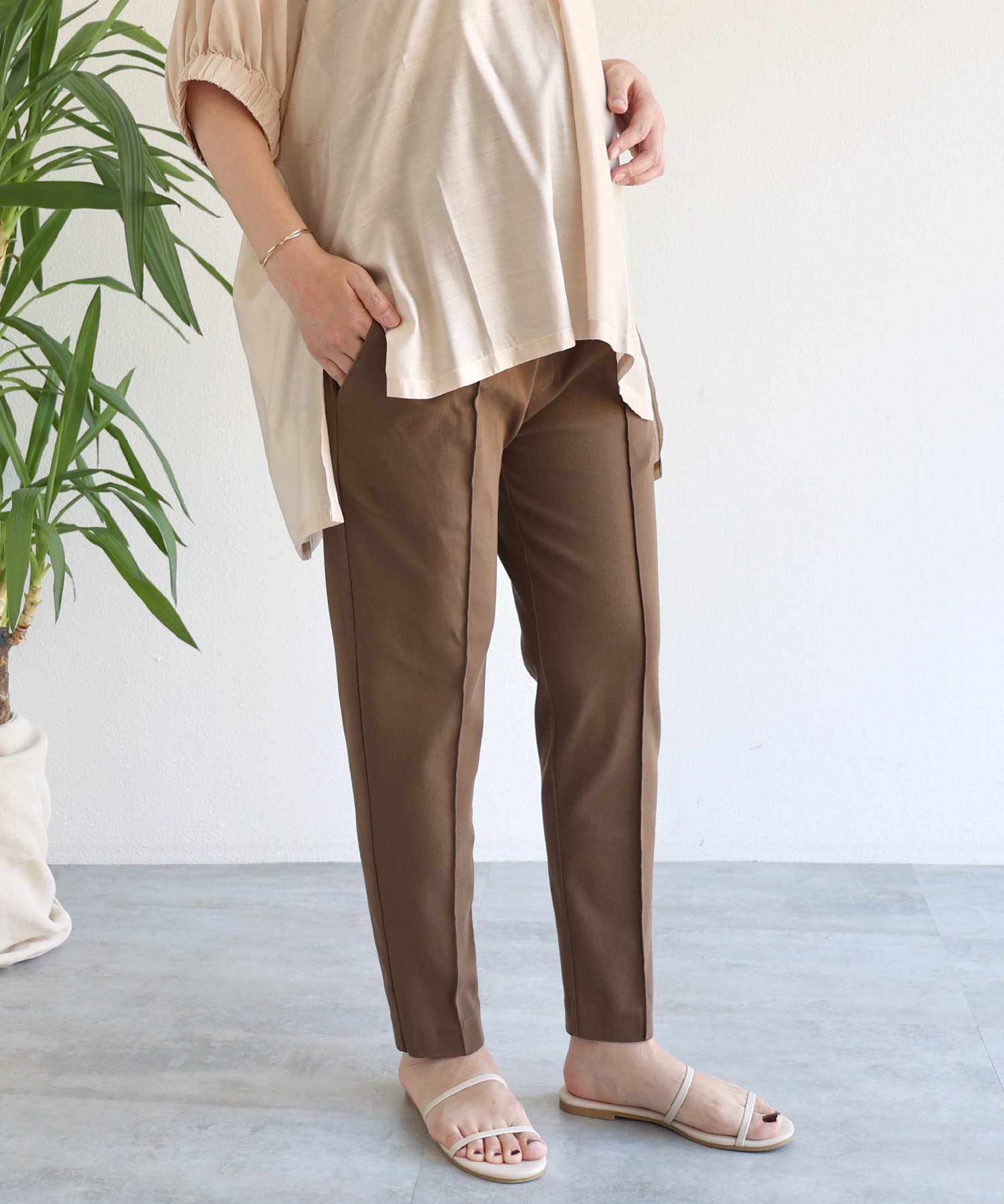 【アンドミー/andme / KIDS】の【マタニティ】ストレッチ テーパードパンツ インテリア・キッズ・メンズ・レディースファッション・服の通販 founy(ファニー) ファッション Fashion キッズファッション Fashion for Kids ボトムス Bottoms カットソー Cut and Sewn Top 切替 Switching, Contrast Panel ストレッチ Stretch, Stretchy Fabric センター Center, Center Line 人気 Popular, Best Seller リアル Real, Realistic 楽ちん Easy Fit, Comfortable エレガント 上品 Elegant ブラウン|ID: prp329100004823684 ipo3291000000035077616