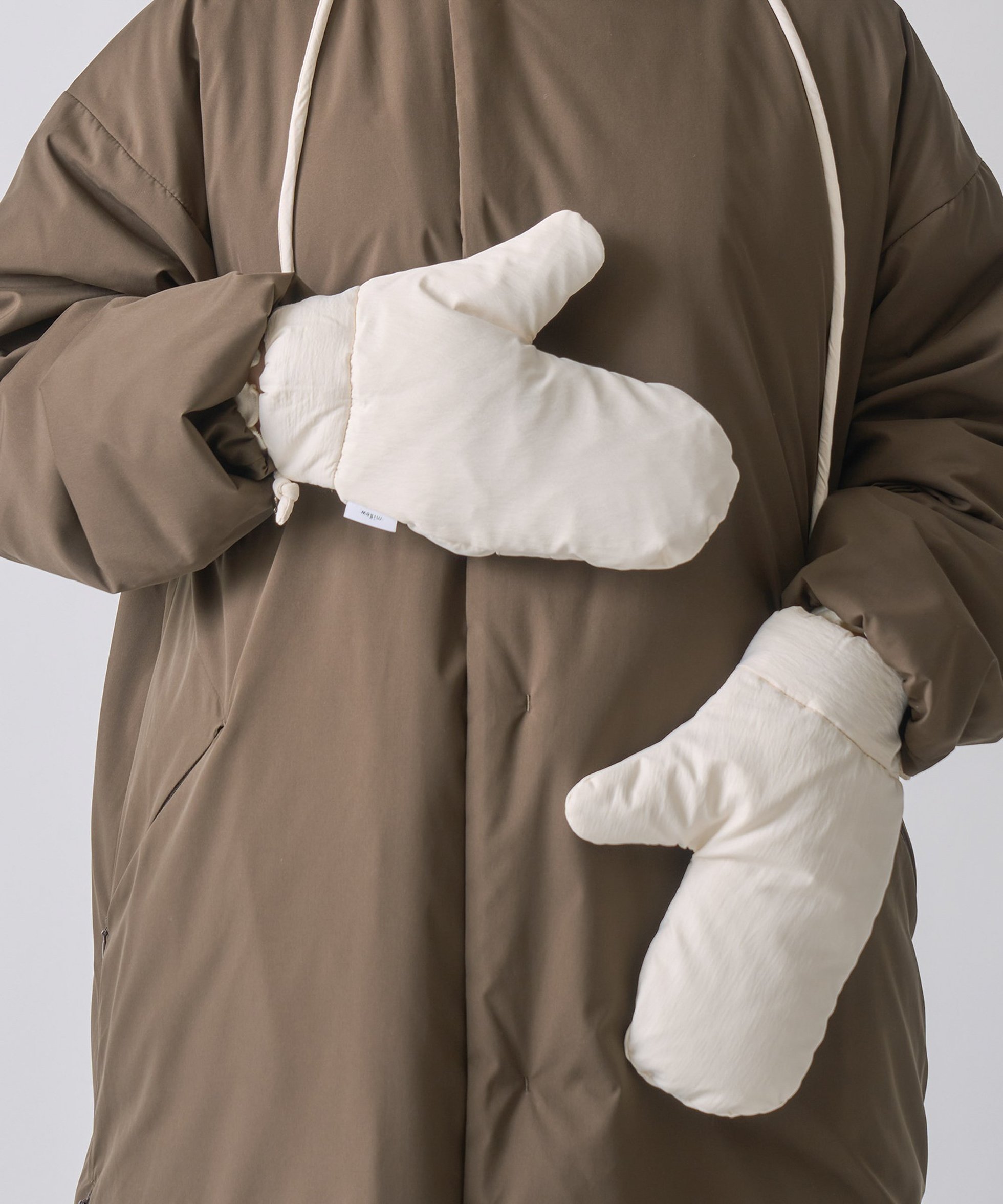 【ビーアパートメント/b apartment / MEN】の「miffew/ ミフュー」DOWN MITTENS インテリア・キッズ・メンズ・レディースファッション・服の通販 founy(ファニー) 　ファッション　Fashion　メンズファッション　Fashion for Men　イエロー　Yellow　コレクション　Collection, Seasonal Line　ダウン　Down, Puffer　トレンド　Trend, Trending Now　ネオン　Neon, Neon Color　フェザー　Feather, Feather Detail　フォルム　Silhouette, Form　ベーシック　Basic, Essential　ラベンダー　Lavender　冬　Winter / This Winter　再入荷　Restock / Back in Stock　2025年　2025　2025-2026秋冬・A/W　Autumn/Winter 2025–26 AW25–26　ECRU|ID: prp329100004823714 ipo3291000000035078053