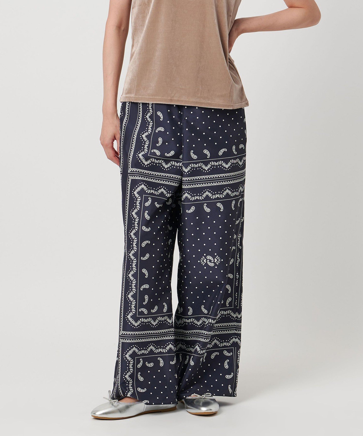 【ユナイテッドアローズ/UNITED ARROWS】のタフタ プリント イージーパンツ -ウォッシャブル- 人気、トレンドファッション・服の通販 founy(ファニー) 　ファッション　Fashion　レディースファッション　Fashion for Women　パンツ　Pants & Trousers　ウォッシャブル　Machine Washable　秋　Autumn　カットソー　Cut and Sewn Top　シャイニー　Shiny, Glossy Finish　シンプル　Simple, Minimal　タフタ　Taffeta, Structured Fabric　チェック　Check, Plaid, Tartan　バンダナ　Bandana, Head Scarf　プリント　Print, Printed Pattern　別注　Limited Edition, Custom Order　エレガント 上品　Elegant　 other-1|ID: prp329100004823734 ipo3291000000035078196