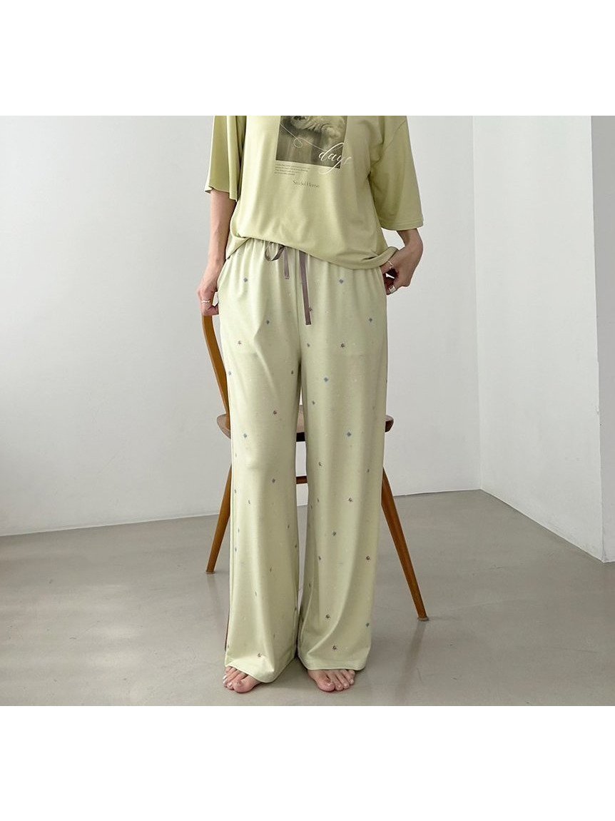 【スナイデル ホーム/SNIDEL HOME】の総柄ロングパンツ インテリア・キッズ・メンズ・レディースファッション・服の通販 founy(ファニー) 　ファッション　Fashion　レディースファッション　Fashion for Women　パンツ　Pants & Trousers　おすすめ　Recommended / Our Picks　とろみ　Fluid, Flowy Fabric　イラスト　Illustration　ギフト プレゼント　Gift / Present　サテン　Satin, Glossy Fabric　ストレート　Straight, Straight Cut　スマート　Smart, Elegant　ビジュー　Bijou, Jewel-like Accent　フリル　Frill, Ruffle　プリント　Print, Printed Pattern　ロング　Long, Long-Length　猫　Cat, Kitty　GRN[024]|ID: prp329100004823800 ipo3291000000035078676