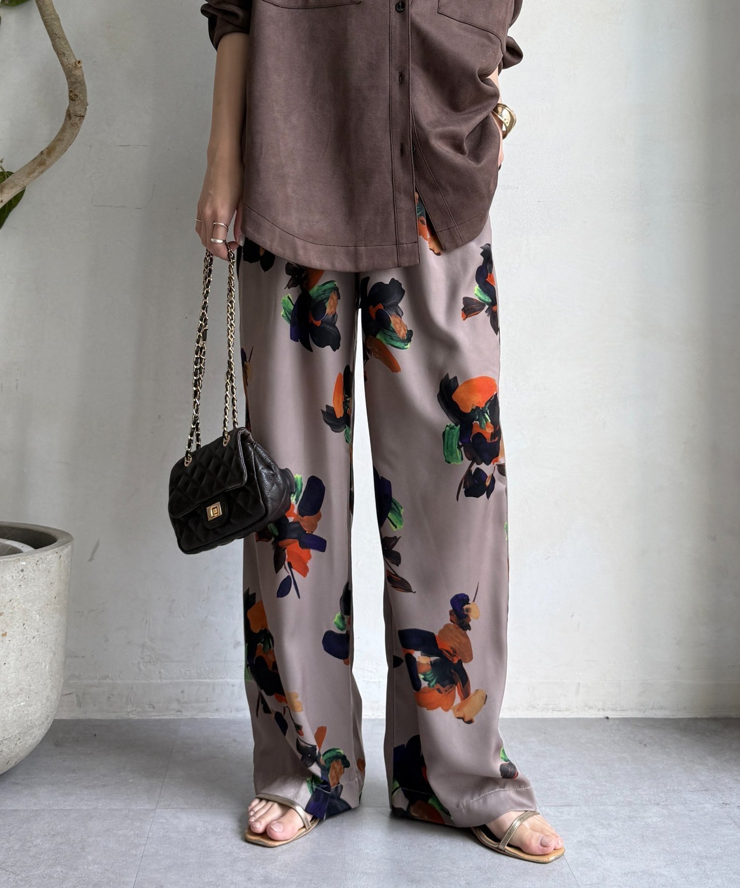 【ドゥドゥ/DouDou】のビッグフラワープリントパンツ 人気、トレンドファッション・服の通販 founy(ファニー) 　ファッション　Fashion　レディースファッション　Fashion for Women　パンツ　Pants & Trousers　スマート　Smart, Elegant　フラワー　Flower, Floral　リラックス　Relax, Relaxed Fit　ワイド　Wide, Wide Fit　A/W・秋冬　Autumn/Winter　冬　Winter / This Winter　再入荷　Restock / Back in Stock　2025年　2025　2025-2026秋冬・A/W　Autumn/Winter 2025–26 AW25–26　 other-1|ID: prp329100004823809 ipo3291000000035078779