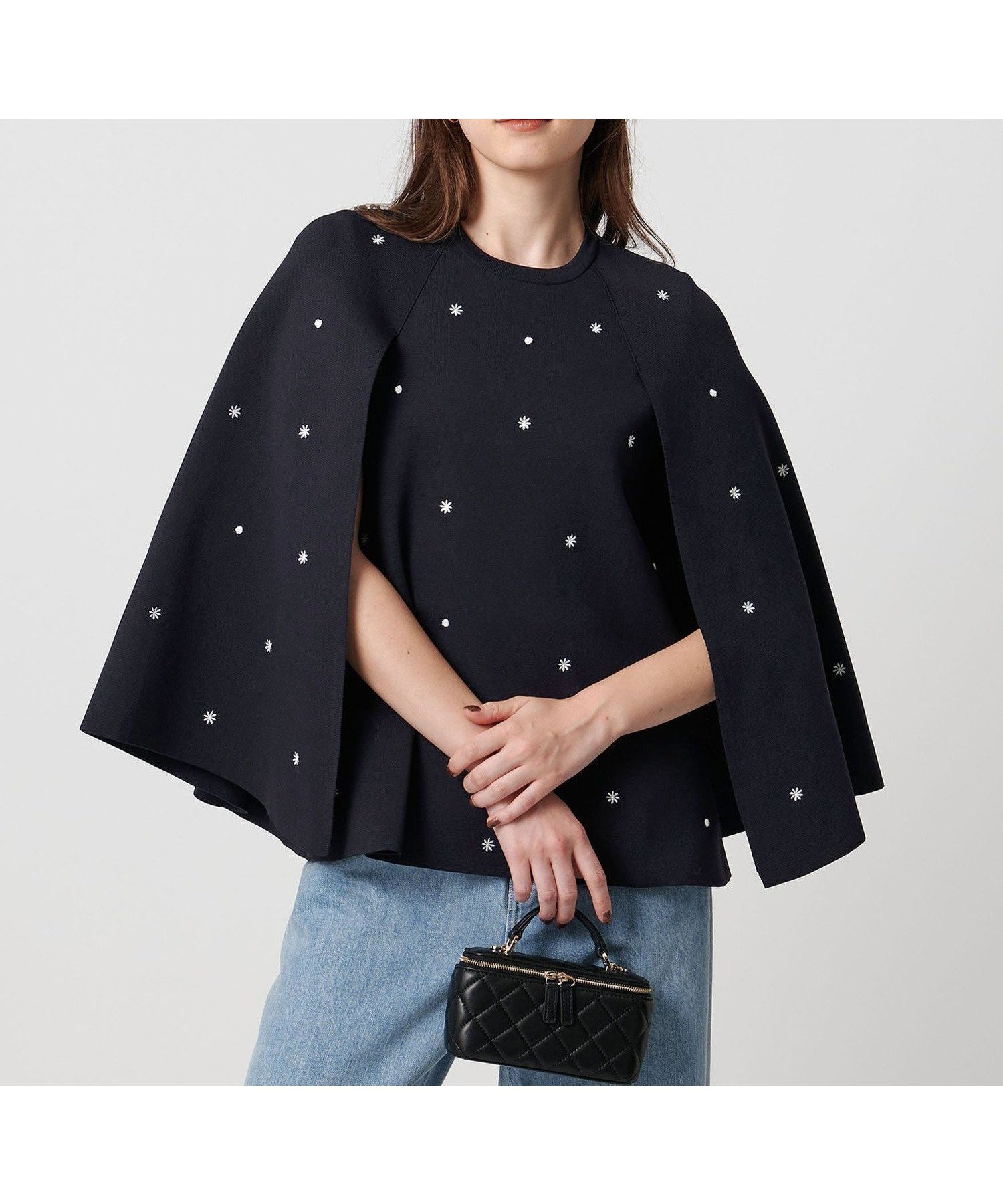 【ユナイテッドアローズ/UNITED ARROWS】のエンブロイダリー フラワー ケープニット -ウォッシャブル- インテリア・キッズ・メンズ・レディースファッション・服の通販 founy(ファニー) 　ファッション　Fashion　レディースファッション　Fashion for Women　トップス・カットソー　Cut & Sew Tops　ニット　Knit Tops & Sweaters　インナー　Innerwear　ウォッシャブル　Machine Washable　エンブロイダリー　Embroidery Design　ストレート　Straight, Straight Cut　タートル　Turtleneck, Turtle Collar　ドット　Polka Dot, Dot Pattern　人気　Popular, Best Seller　フラワー　Flower, Floral　フレア　Flare, Flared　ミラノリブ　Milano Rib, Milano Stitch　おすすめ　Recommended / Our Picks　NAVY|ID: prp329100004823830 ipo3291000000035079090