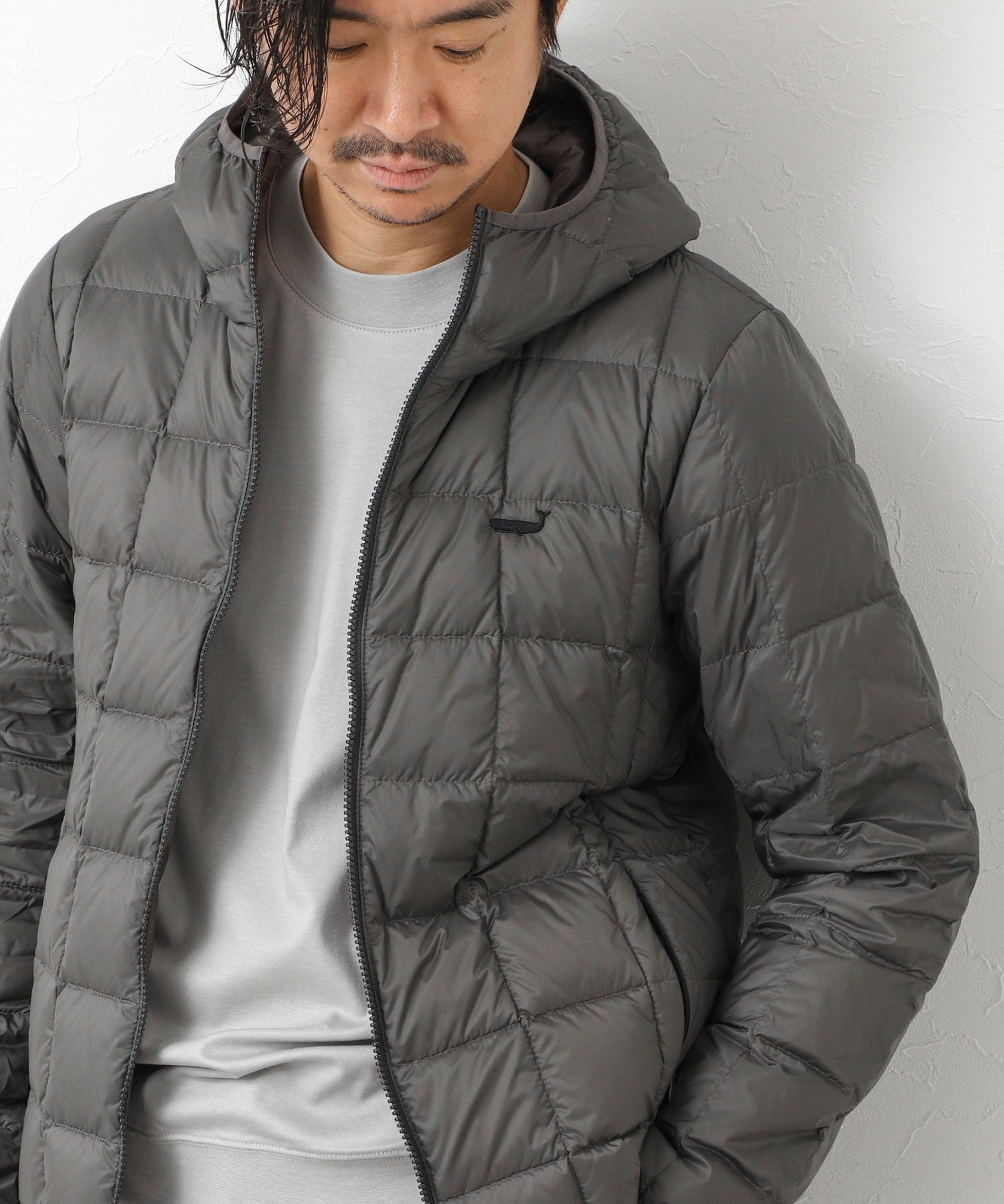 【ノーリーズ/NOLLEYS / MEN】の【TAION/タイオン】別注 クジラ刺繍HOOD W-ZIP DOWN JKT 25AW インテリア・キッズ・メンズ・レディースファッション・服の通販 founy(ファニー) ファッション Fashion メンズファッション Fashion for Men インナー Innerwear ウォッシャブル Machine Washable シンプル Simple, Minimal ダウン Down, Puffer 定番 Standard, Basic Item パーカー Hoodie, Parka フロント Front, Front Design ポケット Pocket, Pocket Detail 別注 Limited Edition, Custom Order ワンポイント One Point, Statement Accent おすすめ Recommended / Our Picks 2025年 2025 2025-2026秋冬・A/W Autumn/Winter 2025–26 AW25–26 チャコールグレー|ID: prp329100004823836 ipo3291000000035079176