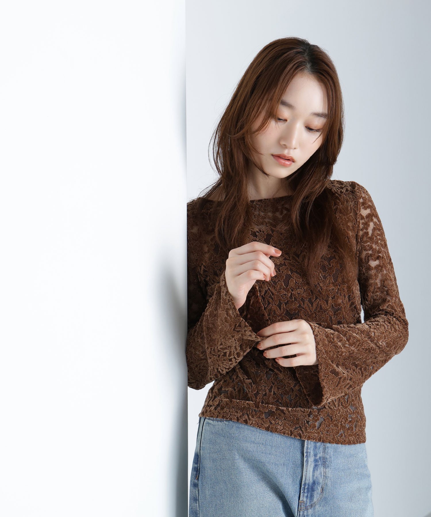 【ナチュラル ビューティー ベーシック/NATURAL BEAUTY BASIC】のモールレーストップス インテリア・キッズ・メンズ・レディースファッション・服の通販 founy(ファニー) 　ファッション　Fashion　レディースファッション　Fashion for Women　トップス・カットソー　Cut & Sew Tops　インナー　Innerwear　コンパクト　Compact, Small Size　スリーブ　Sleeve, Long Sleeve / Short Sleeve　ダウン　Down, Puffer　デニム　Denim, Jeans Material　トレンド　Trend, Trending Now　フレア　Flare, Flared　レース　Lace, Lace Fabric　ブラウン|ID: prp329100004823872 ipo3291000000035079615