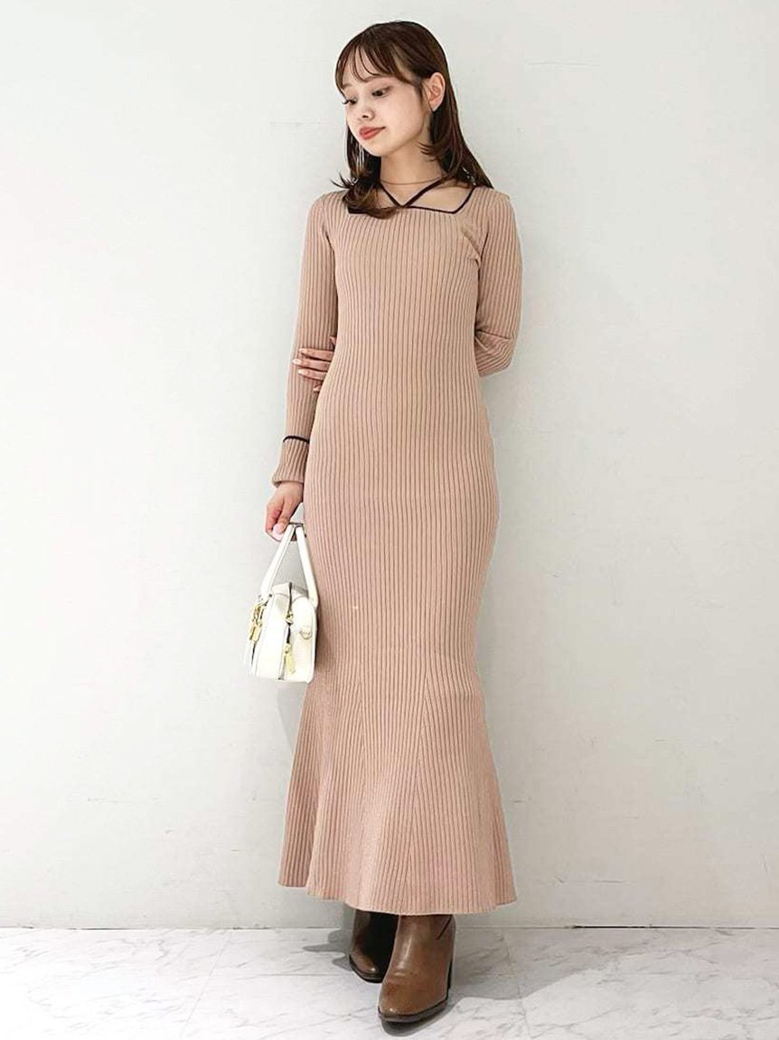 【リリーブラウン/Lily Brown】のデコルテデザインラメニット2wayワンピース インテリア・キッズ・メンズ・レディースファッション・服の通販 founy(ファニー) 　雑誌掲載アイテム　Magazine Picks & Fashion Features　ファッション雑誌　Fashion Magazines　キャンキャン　CanCam　ファッション　Fashion　レディースファッション　Fashion for Women　ワンピース　Dresses　1月号　January Issue　カッティング　Cutting Detail　今季　This Season, Current Season　ストレッチ　Stretch, Stretchy Fabric　スマート　Smart, Elegant　雑誌　Magazine, Fashion Magazine　フィット　Fit, Slim Fit　エレガント 上品　Elegant　PBEG[036]|ID: prp329100004823892 ipo3291000000035079881