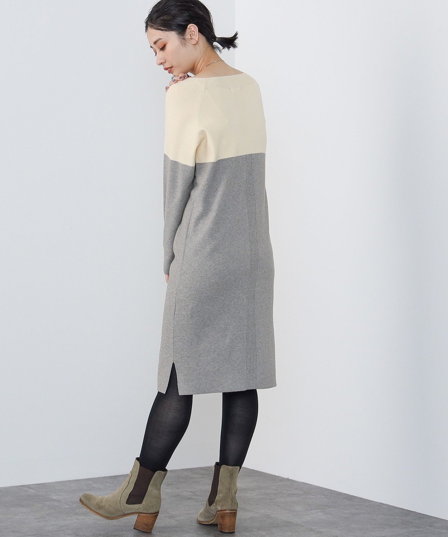 【ビームス ハート/BEAMS HEART】のBEAMS HEART / バイカラー 総針ニットワンピース インテリア・キッズ・メンズ・レディースファッション・服の通販 founy(ファニー) 　ファッション　Fashion　レディースファッション　Fashion for Women　ワンピース　Dresses　ニットワンピース　Knit Dresses　シンプル　Simple, Minimal　フラット　Flat, Flat Shoes　リラックス　Relax, Relaxed Fit　ロング　Long, Long-Length　OFF_WHITE|ID: prp329100004823942 ipo3291000000035080434