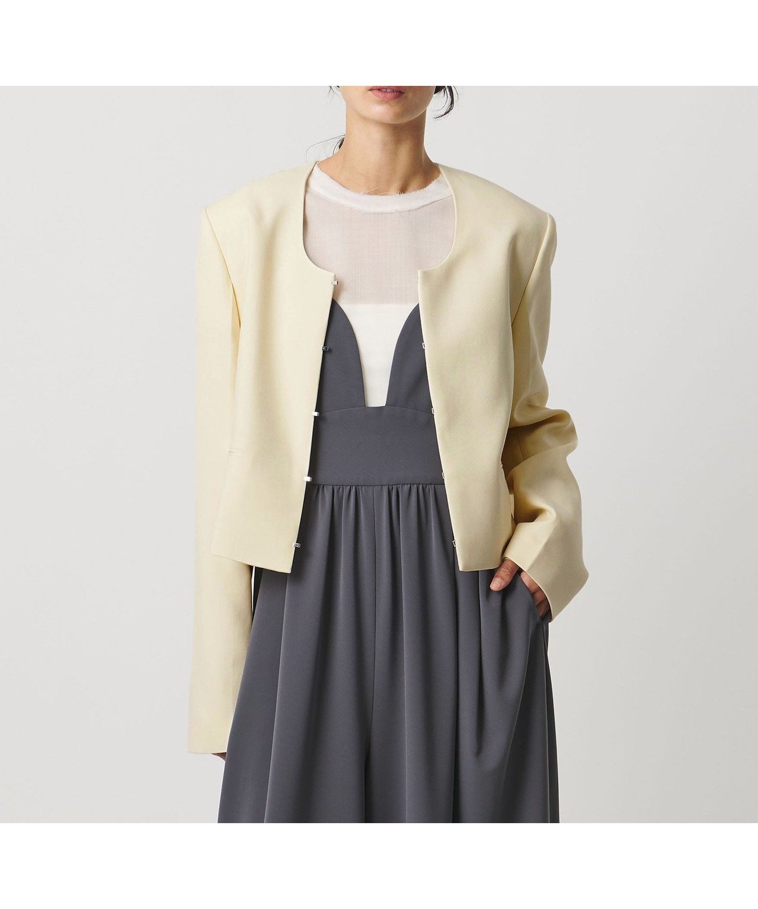 【ユナイテッドアローズ/UNITED ARROWS】のAEWEN MATOPH Uネックショートジャケット インテリア・キッズ・メンズ・レディースファッション・服の通販 founy(ファニー) 　ファッション　Fashion　レディースファッション　Fashion for Women　アウター　Coat / Outerwear Collection　レディースジャケット・軽アウター　Jackets　アクセサリー　Fashion Accessories　ショルダー　Shoulder, Shoulder Strap　ショート　Short, Short Length　シンプル　Simple, Minimal　ジャケット　Jacket, Outerwear　ツイル　Twist, Twisted Detail　デニム　Denim, Jeans Material　バランス　Balance, Style Balance　フロント　Front, Front Design　ボトム　Bottoms, Lower Wear　ポケット　Pocket, Pocket Detail　マニッシュ　Mannish, Boyish　ミックス　Mix, Mixed Style　ワイド　Wide, Wide Fit　おすすめ　Recommended / Our Picks　エレガント 上品　Elegant　OFF WHITE|ID: prp329100004823965 ipo3291000000035080735