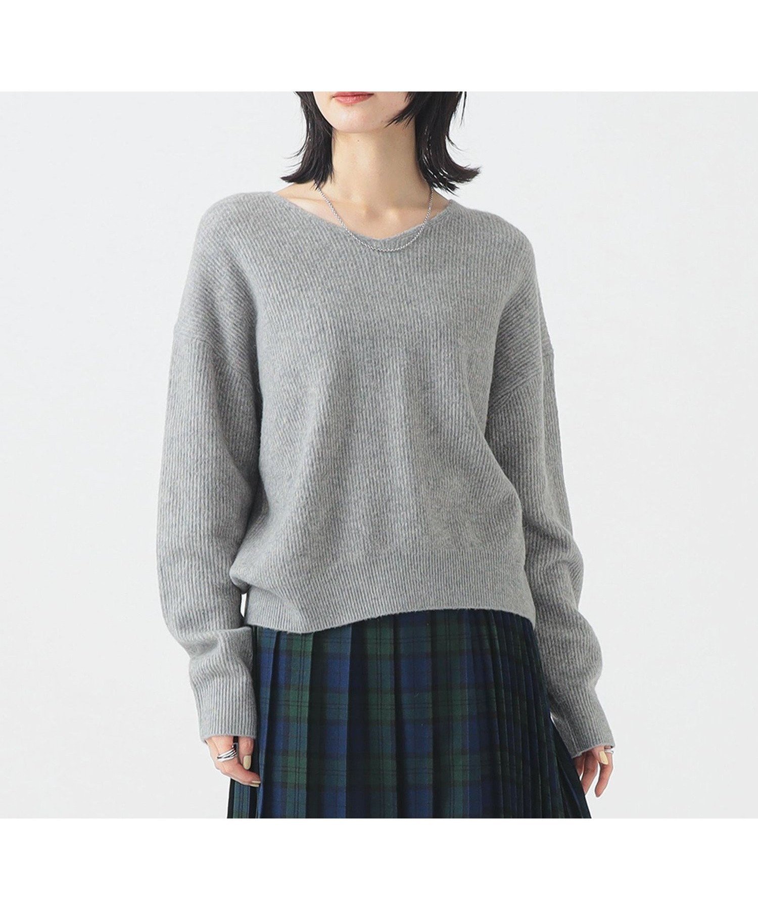 【ビーミングライフストアバイビームス/B:MING LIFE STORE by BEAMS】のヘアリー Vネック プルオーバー 25AW 秋冬 ゆるニット レイヤード ふわふわ 毛足 着回し インテリア・キッズ・メンズ・レディースファッション・服の通販 founy(ファニー) 　ファッション　Fashion　レディースファッション　Fashion for Women　トップス・カットソー　Cut & Sew Tops　ニット　Knit Tops & Sweaters　カジュアルプルオーバー・ニットトップス　Pullovers & Knit Tops / Casual Pullovers　Vネックトップス　V-Neck Tops / V-Cut Neckline Shirts　洗える　Machine Washable　キャミソール　Camisole, Spaghetti Strap Top　バランス　Balance, Style Balance　ボトム　Bottoms, Lower Wear　A/W・秋冬　Autumn/Winter　おすすめ　Recommended / Our Picks　2025年　2025　2025-2026秋冬・A/W　Autumn/Winter 2025–26 AW25–26　GREY|ID: prp329100004823975 ipo3291000000035080867