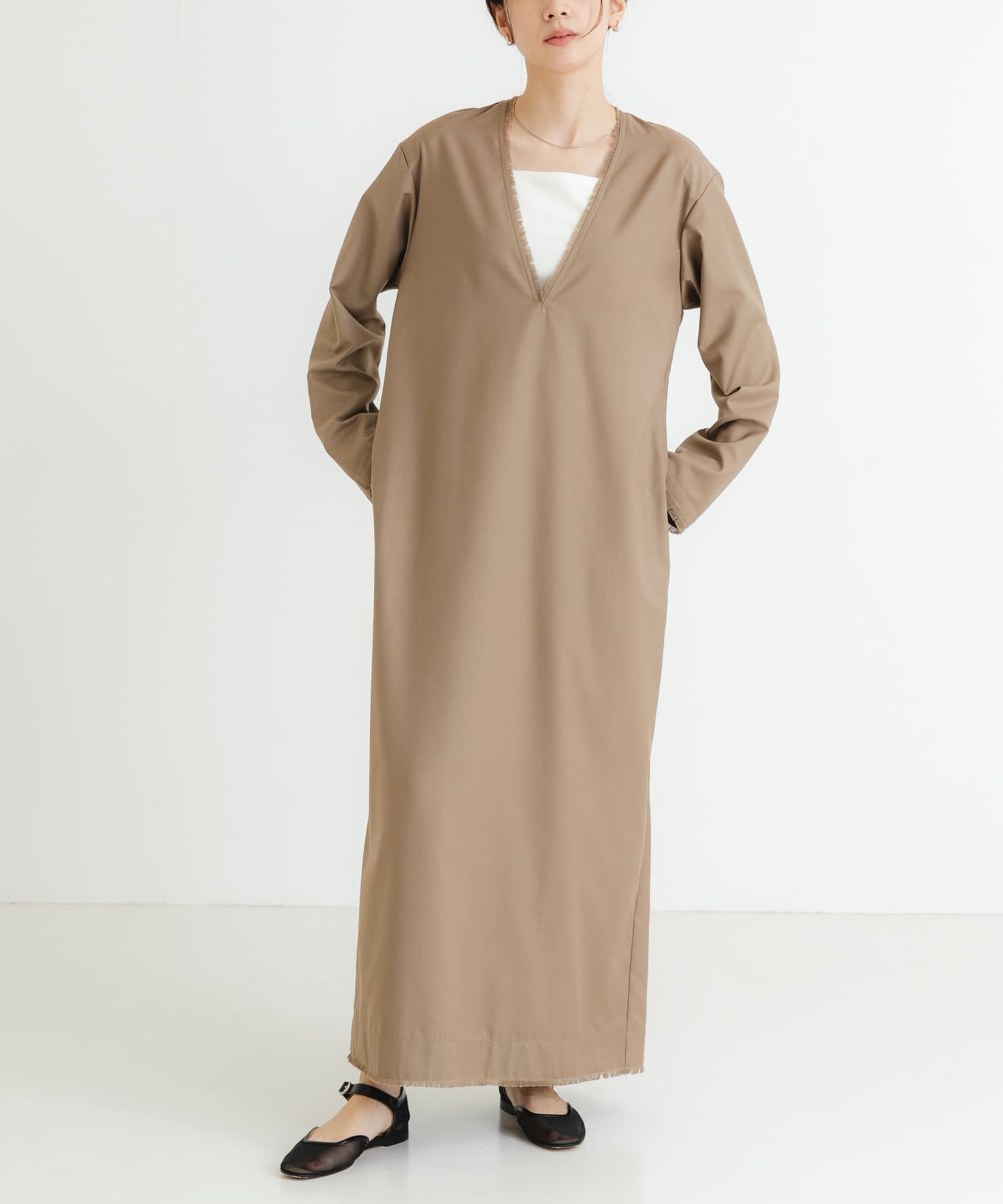 【アーバンリサーチ/URBAN RESEARCH】のnew basic 深Vネックワンピース インテリア・キッズ・メンズ・レディースファッション・服の通販 founy(ファニー) 　ファッション　Fashion　レディースファッション　Fashion for Women　ワンピース　Dresses　2025年　2025　2025春夏・S/S　Spring/Summer 2025 SS25　キャミソール　Camisole, Spaghetti Strap Top　ショルダー　Shoulder, Shoulder Strap　シンプル　Simple, Minimal　トレンド　Trend, Trending Now　ネックレス　Necklace, Pendant Necklace　ベーシック　Basic, Essential　夏　Summer　S/S・春夏　SS, Spring/Summer, Warm Season　BEIGE|ID: prp329100004823976 ipo3291000000035080871