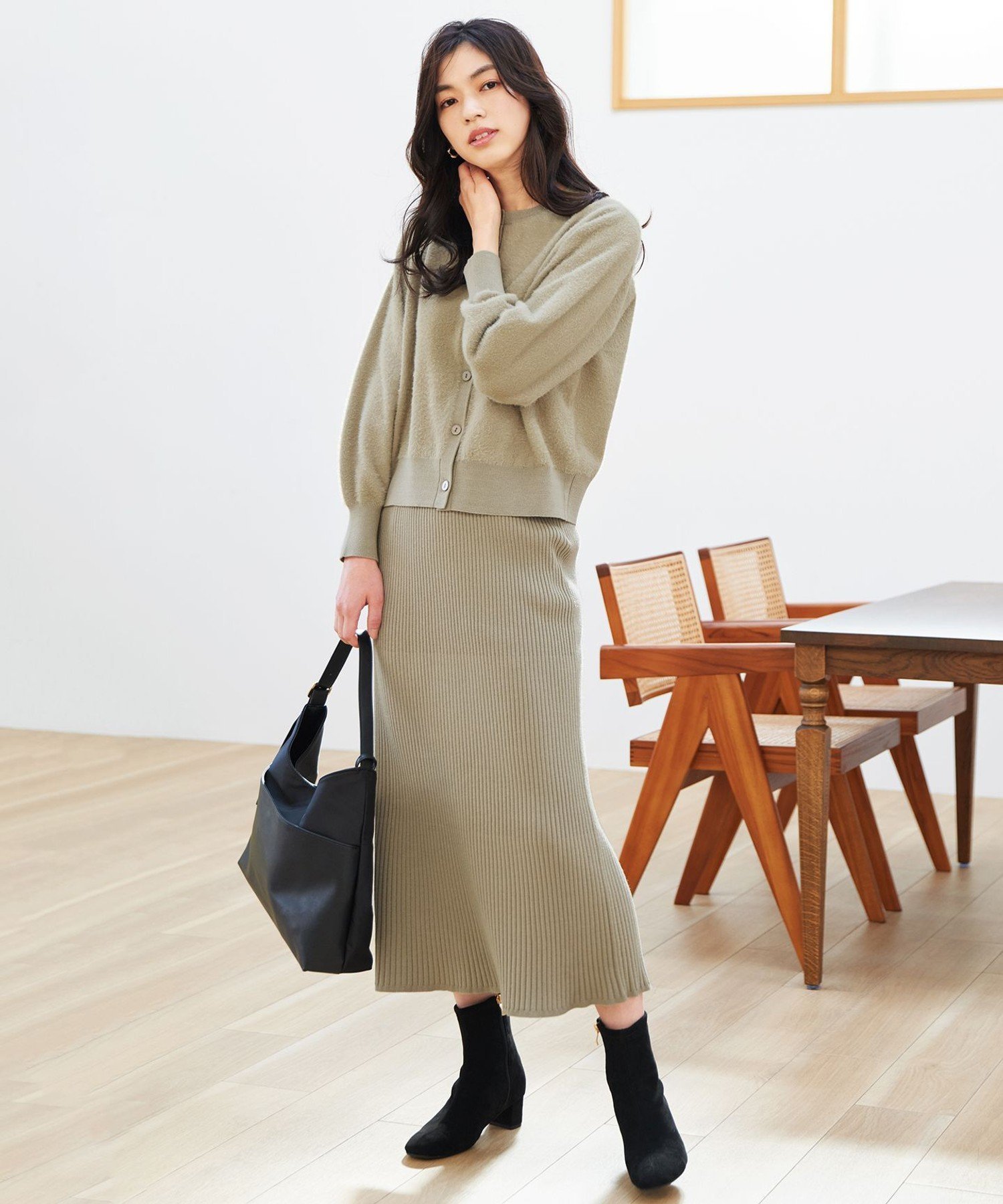 【エニー/ANY】のフェザーカーディガン×ニットスカートセットアップ インテリア・キッズ・メンズ・レディースファッション・服の通販 founy(ファニー) 　ファッション　Fashion　レディースファッション　Fashion for Women　セットアップ　Matching Sets　スカート・ミニ/ミディ/マキシ　Skirts / Mini, Midi & Maxi Skirts　カーディガン　Cardigan, Knitwear　コンビ　Combo, Combination Style　ショート　Short, Short Length　セットアップ　Set-Up, Coordinated Outfit　フェザー　Feather, Feather Detail　フレア　Flare, Flared　再入荷　Restock / Back in Stock　オリーブ[054]|ID: prp329100004823989 ipo3291000000035081037