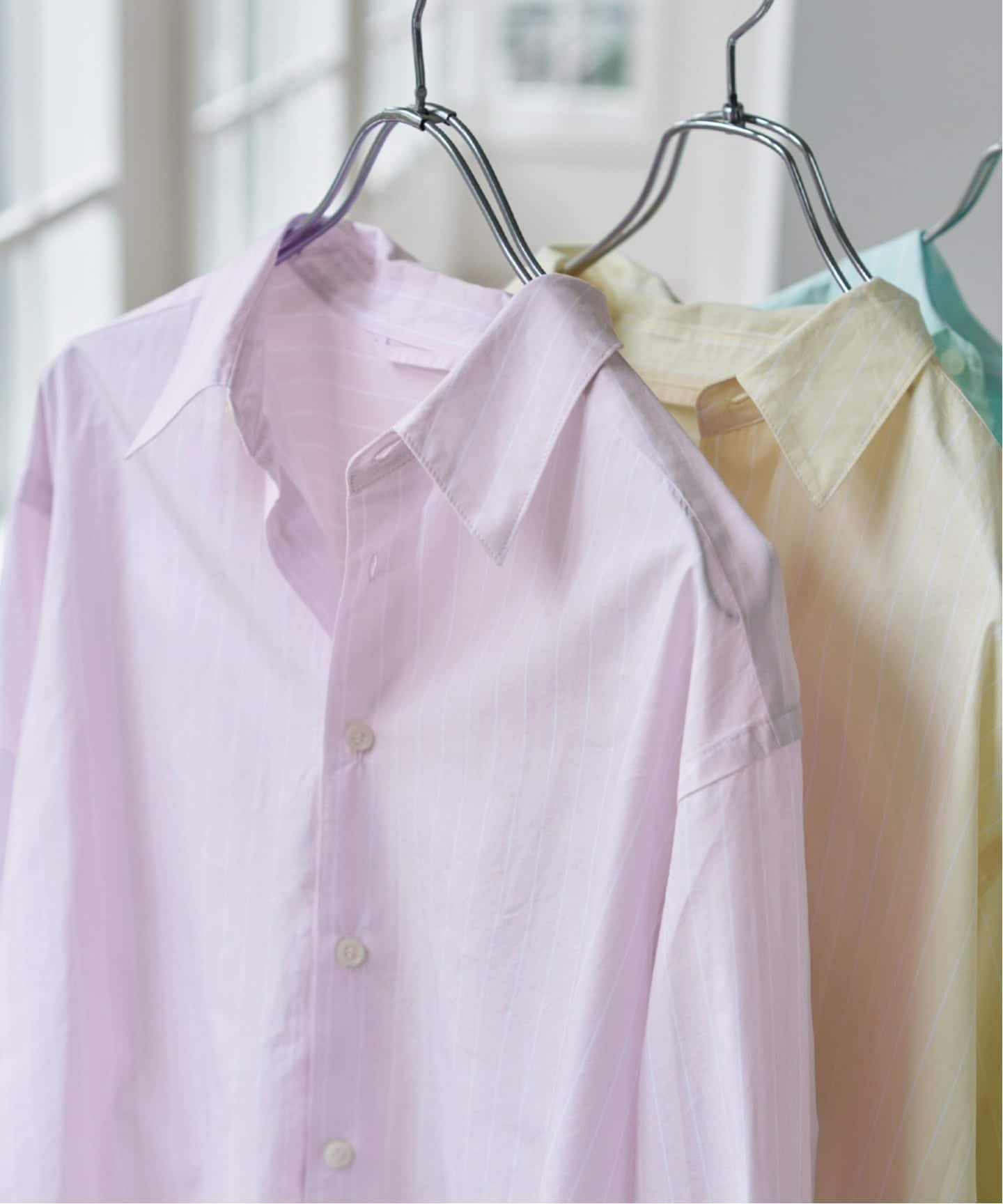 【スピック&スパン/Spick & Span】のソフトタイプライターシャツ インテリア・キッズ・メンズ・レディースファッション・服の通販 founy(ファニー) 　ファッション　Fashion　レディースファッション　Fashion for Women　トップス・カットソー　Cut & Sew Tops　シャツ・ブラウス・オフィスカジュアル　Elegant Blouses & Button-Ups　おすすめ　Recommended / Our Picks　シンプル　Simple, Minimal　デニム　Denim, Jeans Material　ワイド　Wide, Wide Fit　エレガント 上品　Elegant　春　Spring　パープルベース|ID: prp329100004823994 ipo3291000000035081091