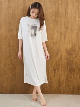 【スナイデル ホーム/SNIDEL HOME】の【接触冷感】CATTシャツワンピース 人気、トレンドファッション・服の通販 founy(ファニー) ファッション Fashion レディースファッション Fashion for Women ワンピース Dresses シャツワンピース / 1枚で着映えコーデ Shirt Dresses おすすめ Recommended / Our Picks とろみ Fluid, Flowy Fabric ギフト プレゼント Gift / Present スマート Smart, Elegant スリット Slit, Slit Detail プリント Print, Printed Pattern ロング Long, Long-Length 猫 Cat, Kitty |ID:prp329100004824009