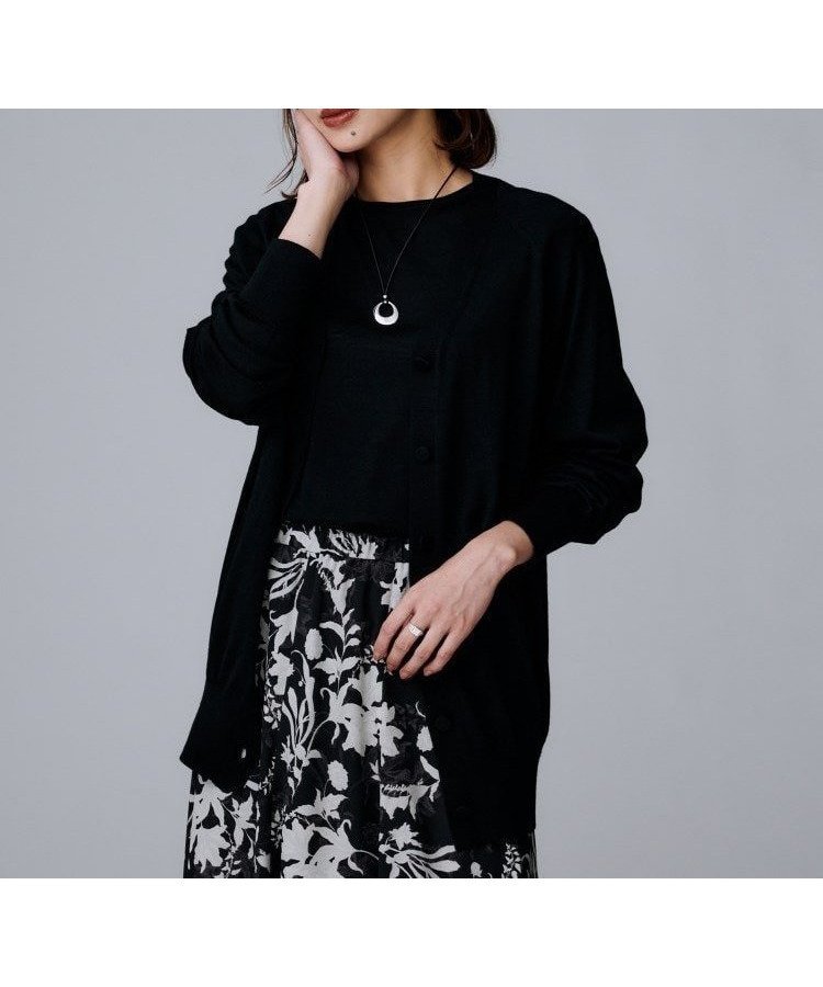 【アンタイトル/UNTITLED】の【アンサンブル可/洗える/Vネック】ウールシルクカーディガン インテリア・キッズ・メンズ・レディースファッション・服の通販 founy(ファニー) 　ファッション　Fashion　レディースファッション　Fashion for Women　トップス・カットソー　Cut & Sew Tops　カーディガン・羽織り　Layered Style Cardigans　アンサンブルニット　Knit Ensembles & Twin Sets　Vネックトップス　V-Neck Tops / V-Cut Neckline Shirts　アンサンブル　Ensemble Set　洗える　Machine Washable　カーディガン　Cardigan, Knitwear　シルク　Silk, 100% Silk　シンプル　Simple, Minimal　スタイリッシュ　Stylish, Fashionable　ストレート　Straight, Straight Cut　スマート　Smart, Elegant　デニム　Denim, Jeans Material　バルーン　Balloon, Balloon Silhouette　パール　Pearl, Pearl Accent　ボトム　Bottoms, Lower Wear　ミックス　Mix, Mixed Style　おすすめ　Recommended / Our Picks　ブラック|ID: prp329100004824068 ipo3291000000035081888