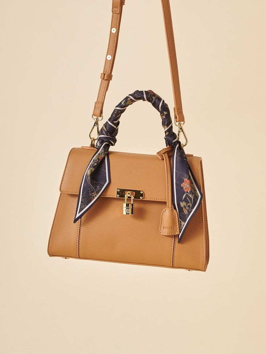 【スナイデル/SNIDEL】のロールカバーパッドロックバッグ インテリア・キッズ・メンズ・レディースファッション・服の通販 founy(ファニー) 　ファッション　Fashion　レディースファッション　Fashion for Women　バッグ　Bags　エレガント 上品　Elegant　クラシカル　Classical, Vintage-Inspired　コンパクト　Compact, Small Size　今季　This Season, Current Season　スカーフ　Scarf, Neckwear　スマート　Smart, Elegant　フェイクレザー　Faux Leather, PU Leather　フラップ　Flap, Flap Pocket　ポケット　Pocket, Pocket Detail　マグネット　Magnet, Magnetic Closure　楽ちん　Easy Fit, Comfortable　CML[038]|ID: prp329100004824183 ipo3291000000035083087