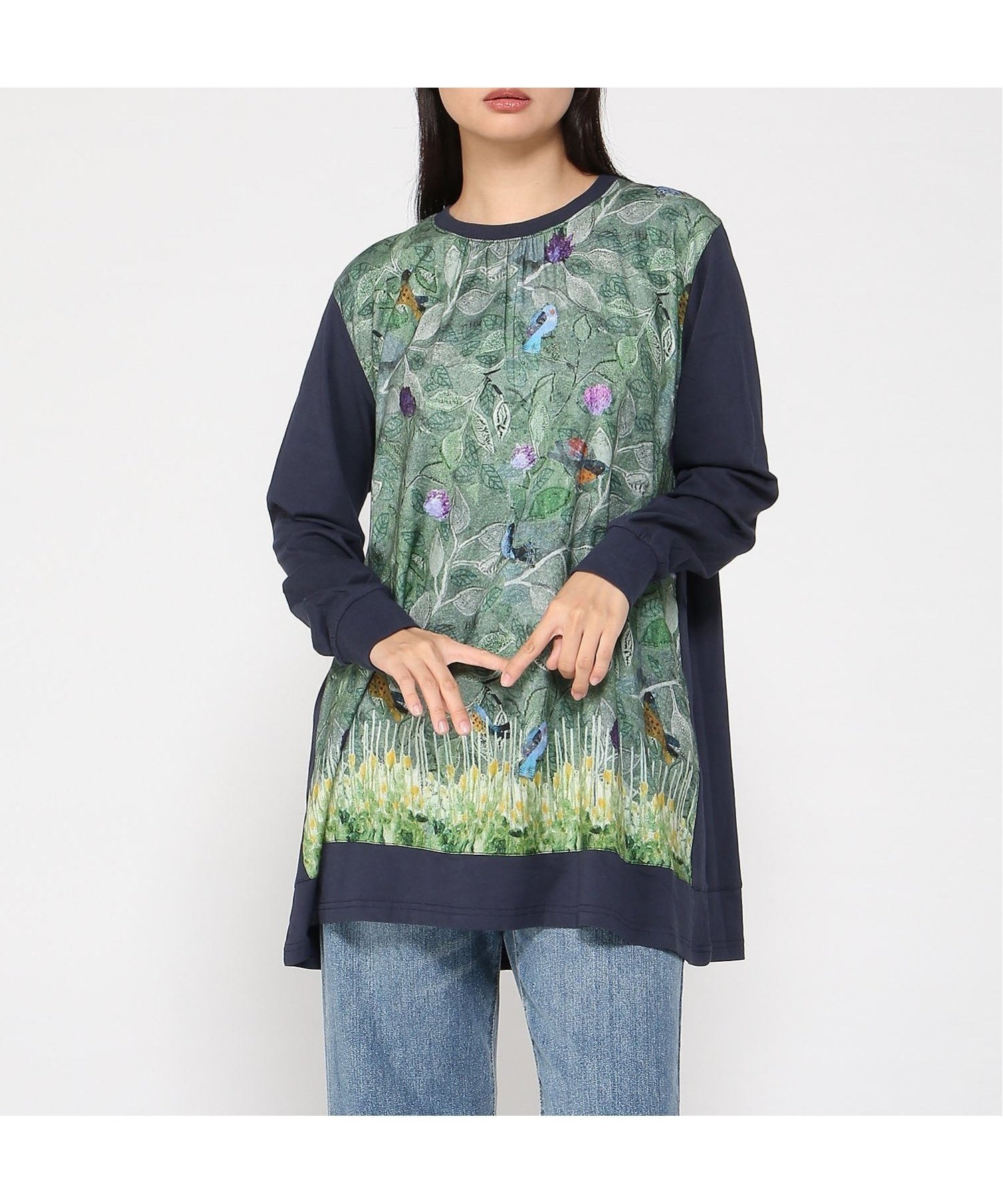 【スーパーハッカ/SUPER HAKKA】のSUPER HAKKA×サクマ ユウコ 「ある日の森の街」/「この葉の青い鳥」プリント×天竺チュニックカットソー インテリア・キッズ・メンズ・レディースファッション・服の通販 founy(ファニー) 　ファッション　Fashion　レディースファッション　Fashion for Women　トップス・カットソー　Cut & Sew Tops　カットソー・ベーシックTシャツ　Cut-and-Sewn Tops / Stretch Tees & Basics　イラスト　Illustration　カラフル　Colorful Design　プリント　Print, Printed Pattern　定番　Standard, Basic Item　長袖　Long Sleeve, Full Sleeve　グリーン|ID: prp329100004824199 ipo3291000000035083237