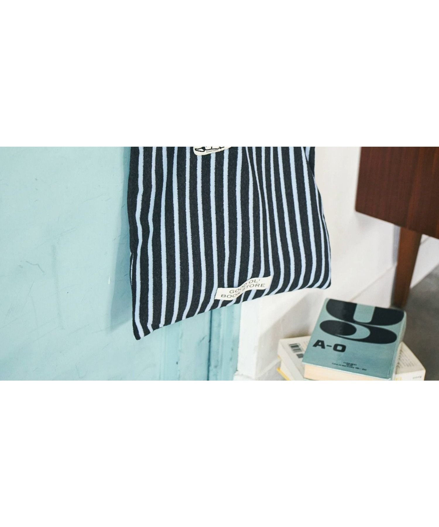 【グローバルワーク/GLOBAL WORK】のPEANUTS/チャーム付きパイル生地トート/634366 インテリア・キッズ・メンズ・レディースファッション・服の通販 founy(ファニー) 　ファッション　Fashion　レディースファッション　Fashion for Women　バッグ　Bags　キャラクター　Character, Licensed Characters　ストライプ　Stripe, Striped Pattern　チャーム　Charm, Pendant　ポケット　Pocket, Pocket Detail　ビジネス 仕事 通勤　Business / Work / Commuting　チャコール/SNOOPY18|ID: prp329100004824280 ipo3291000000035084861